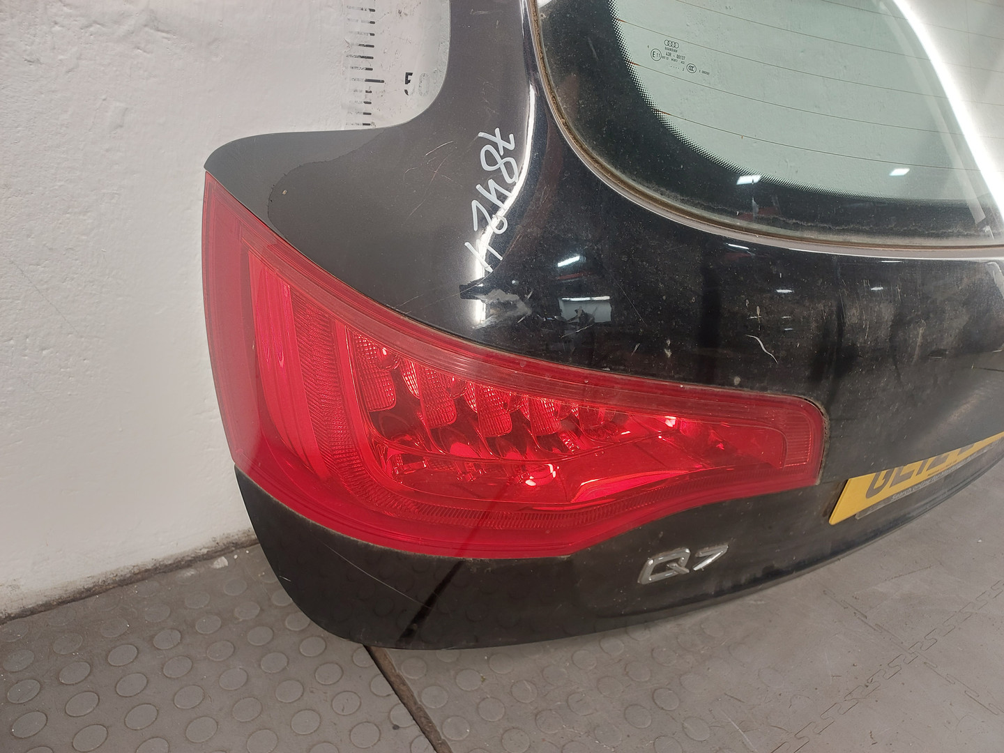 Дверь багажника