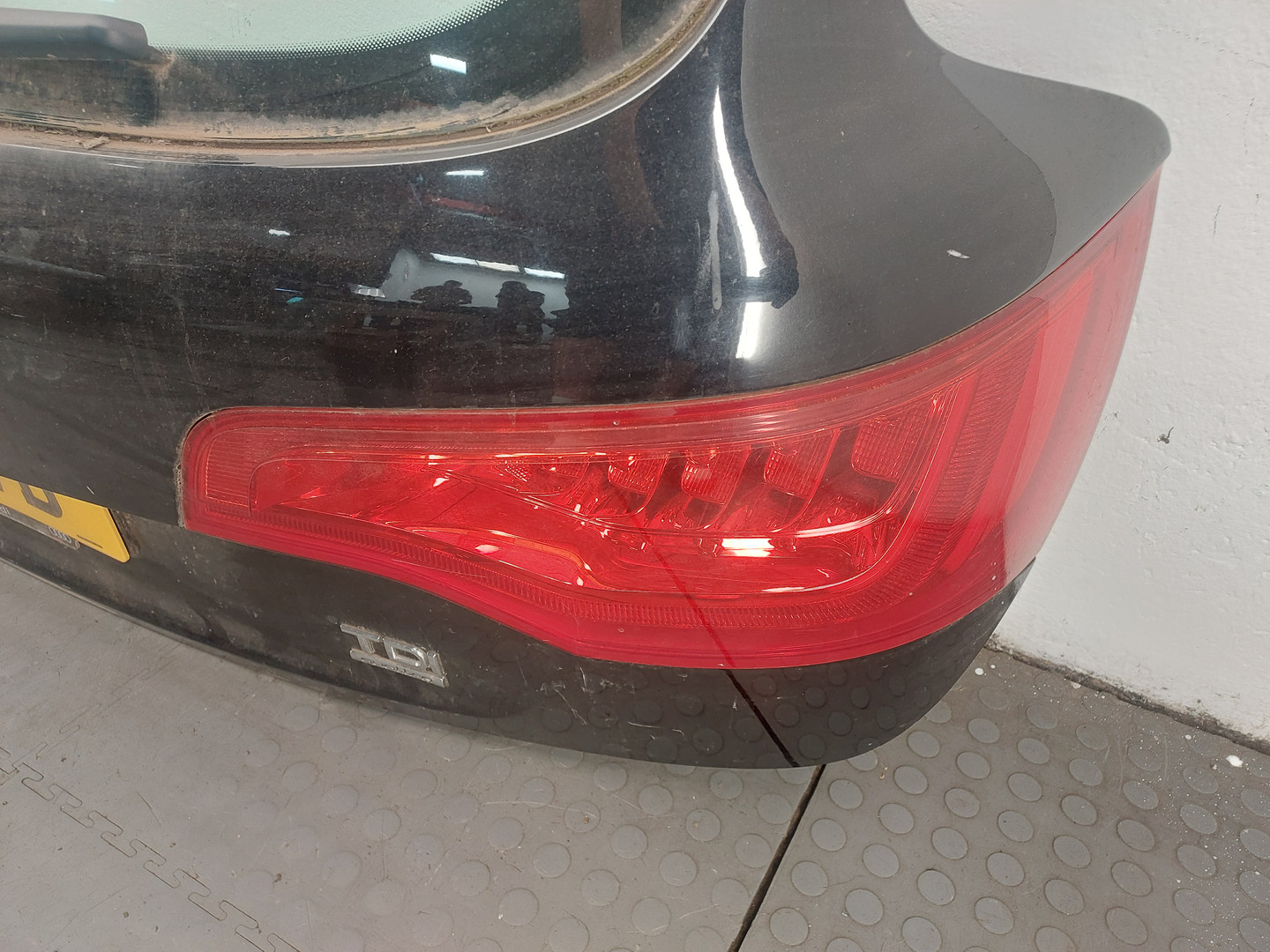 Дверь багажника