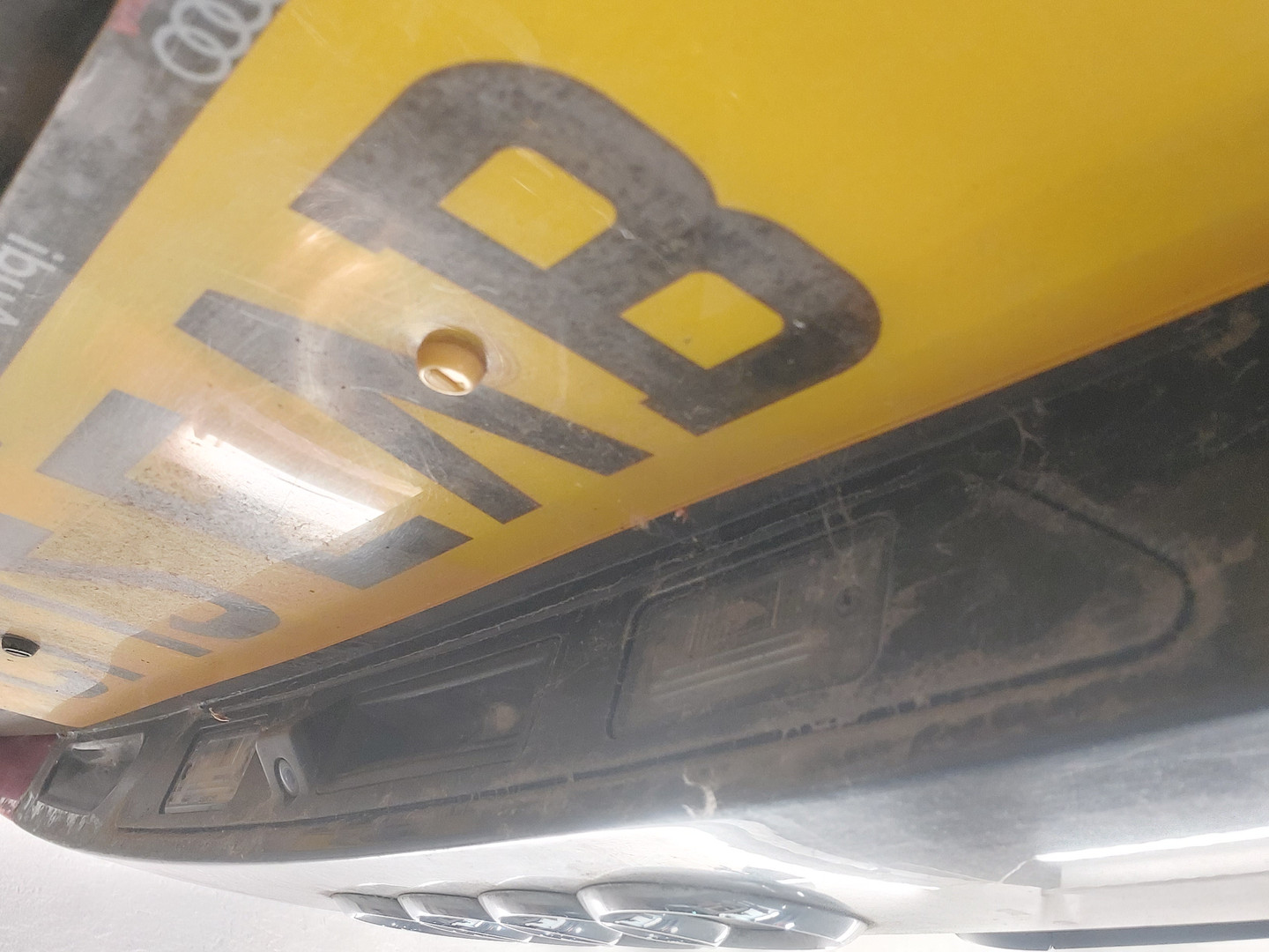 Дверь багажника