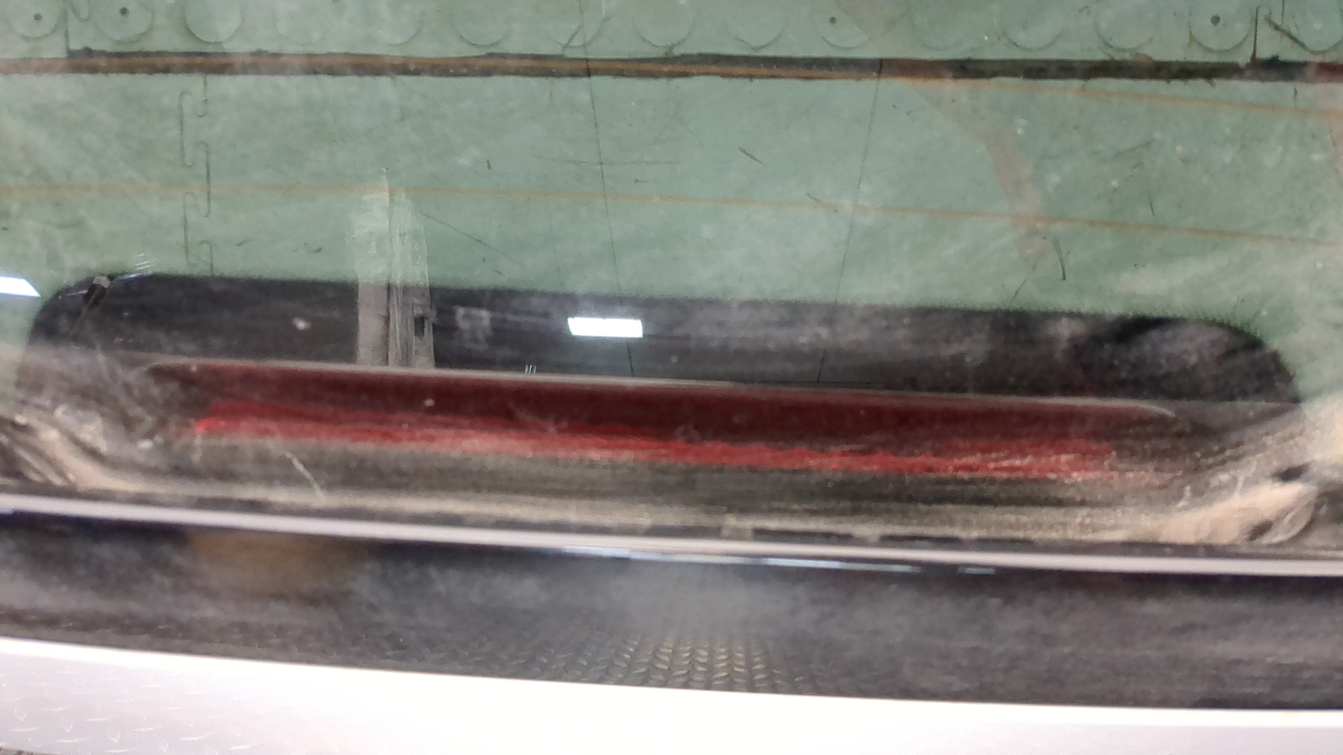 Дверь багажника