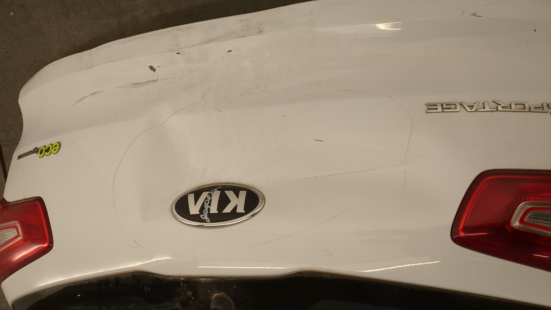 Дверь багажника