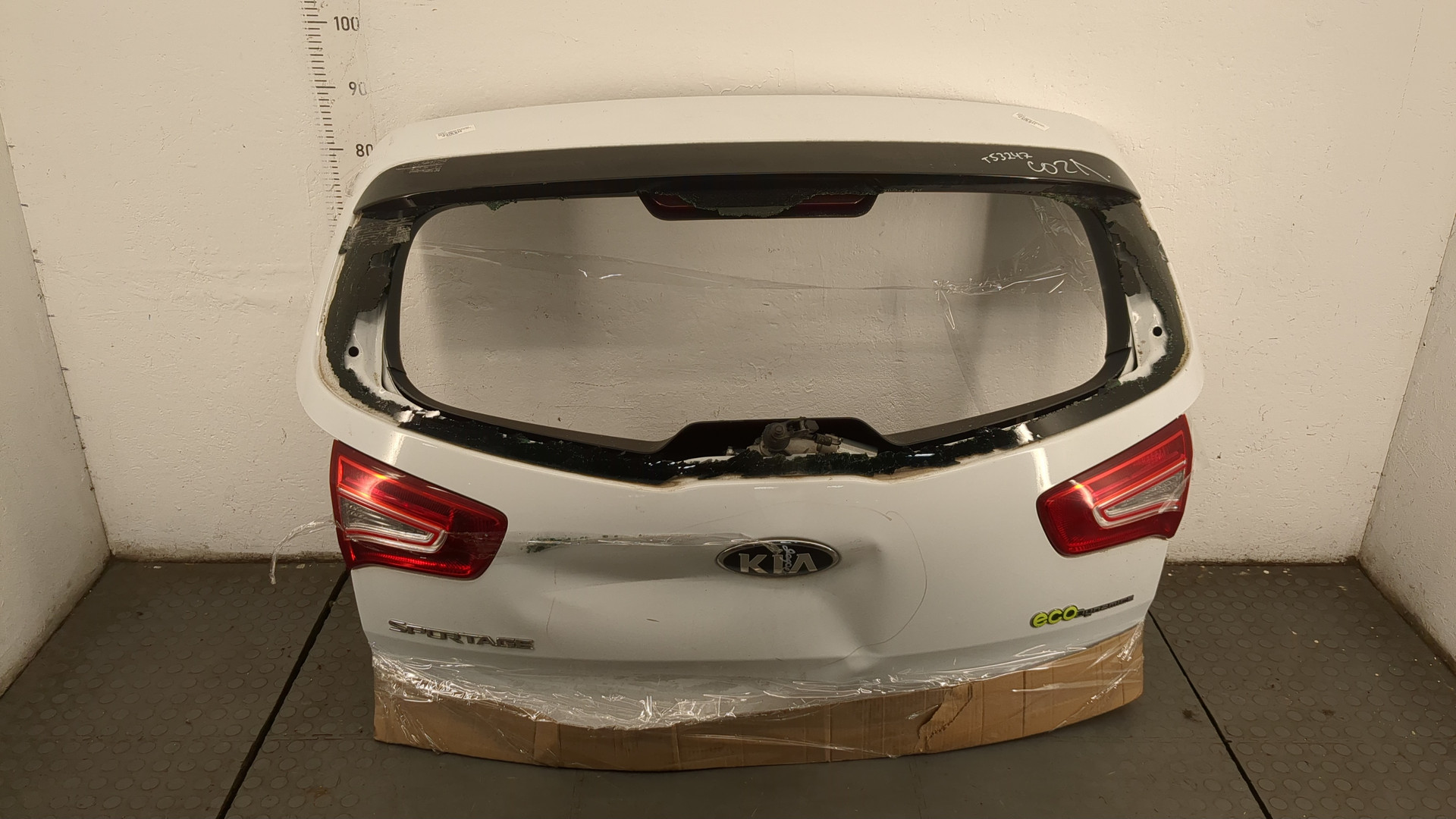 Дверь багажника