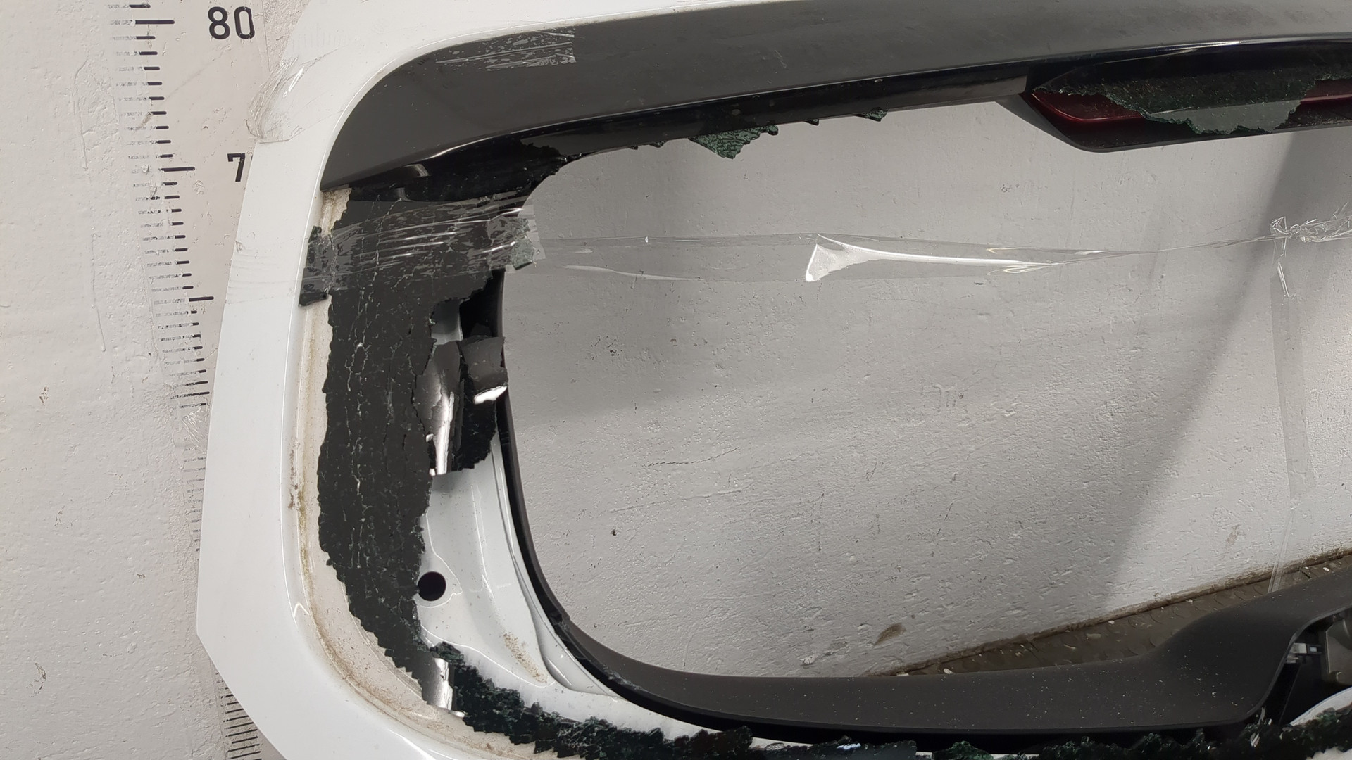 Дверь багажника