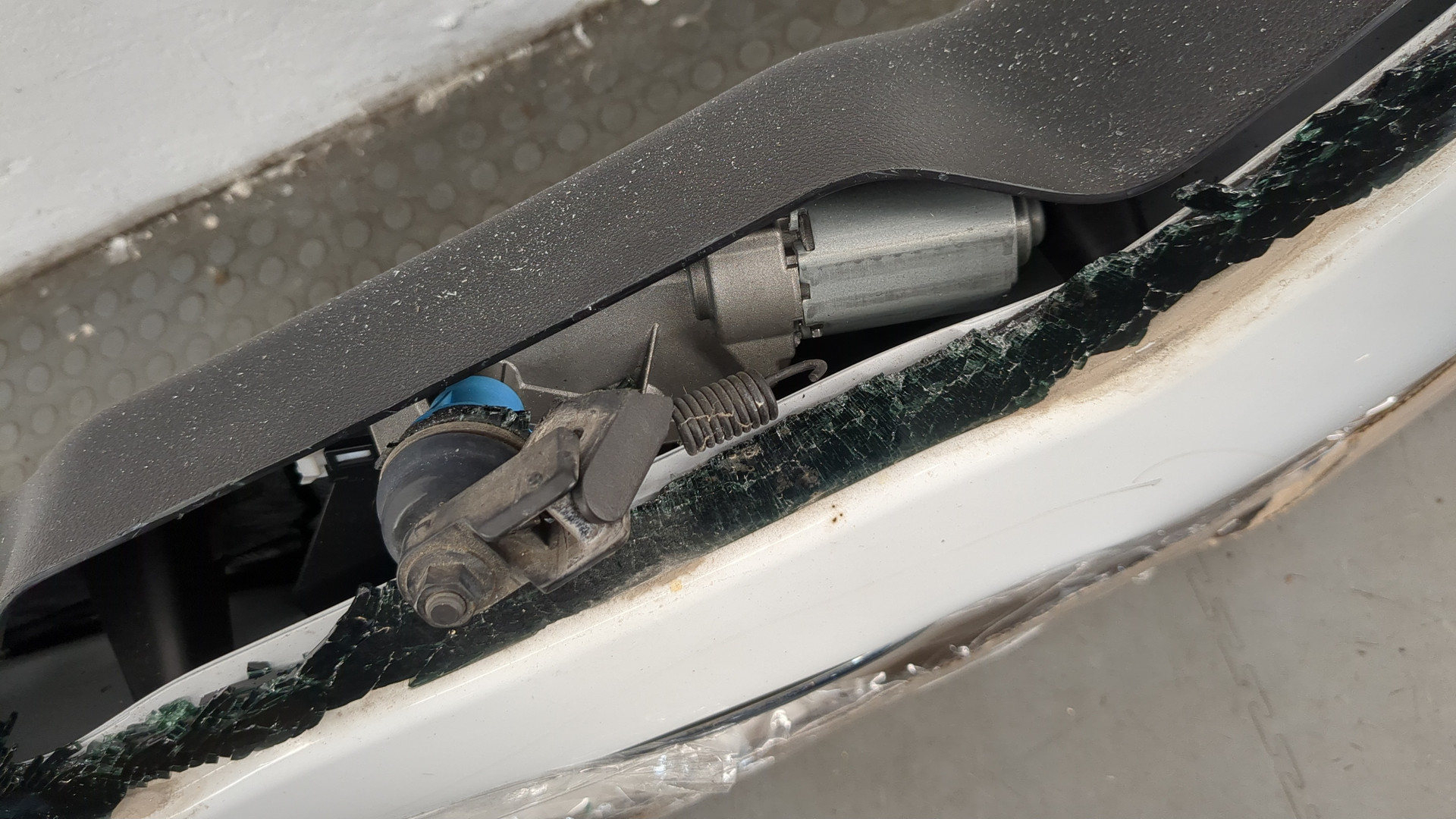 Дверь багажника