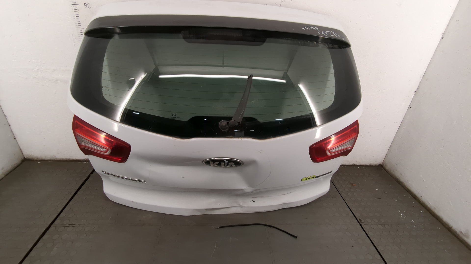 Дверь багажника