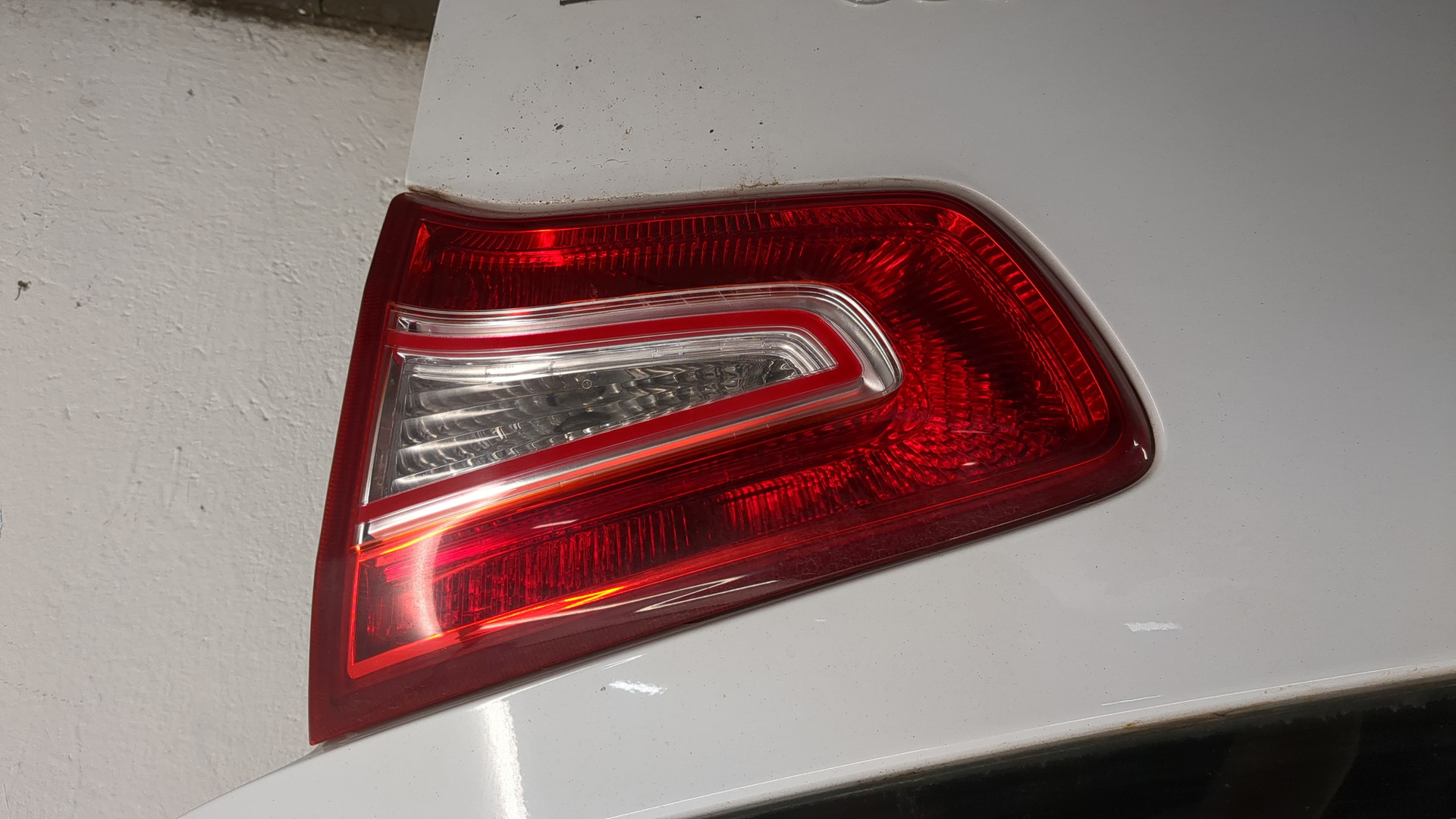 Дверь багажника