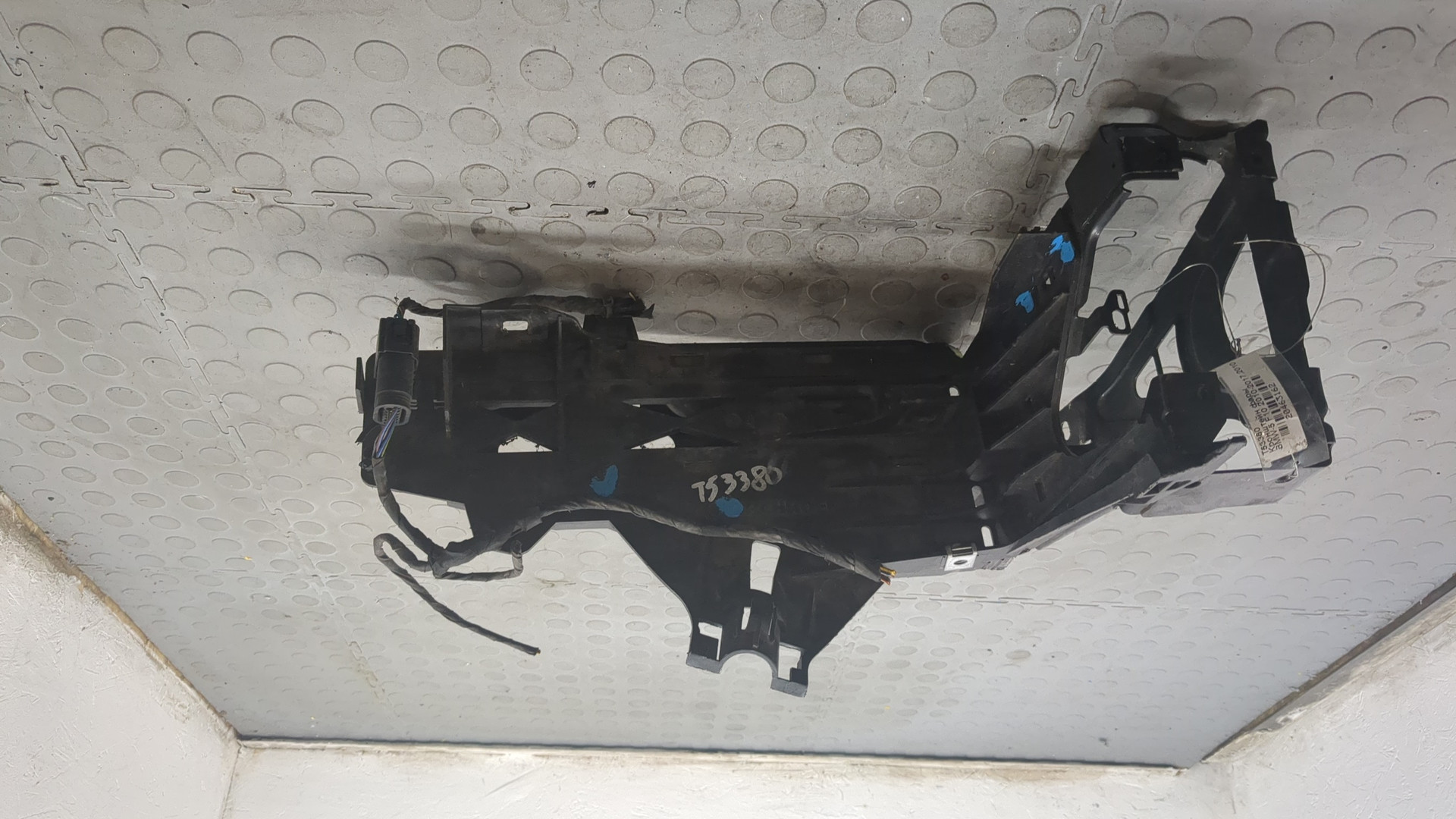 Кронштейн фар правый