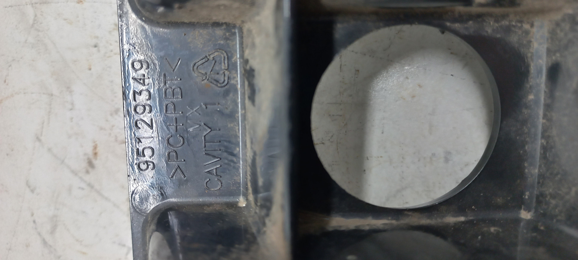 Кронштейн заднего бампера правый