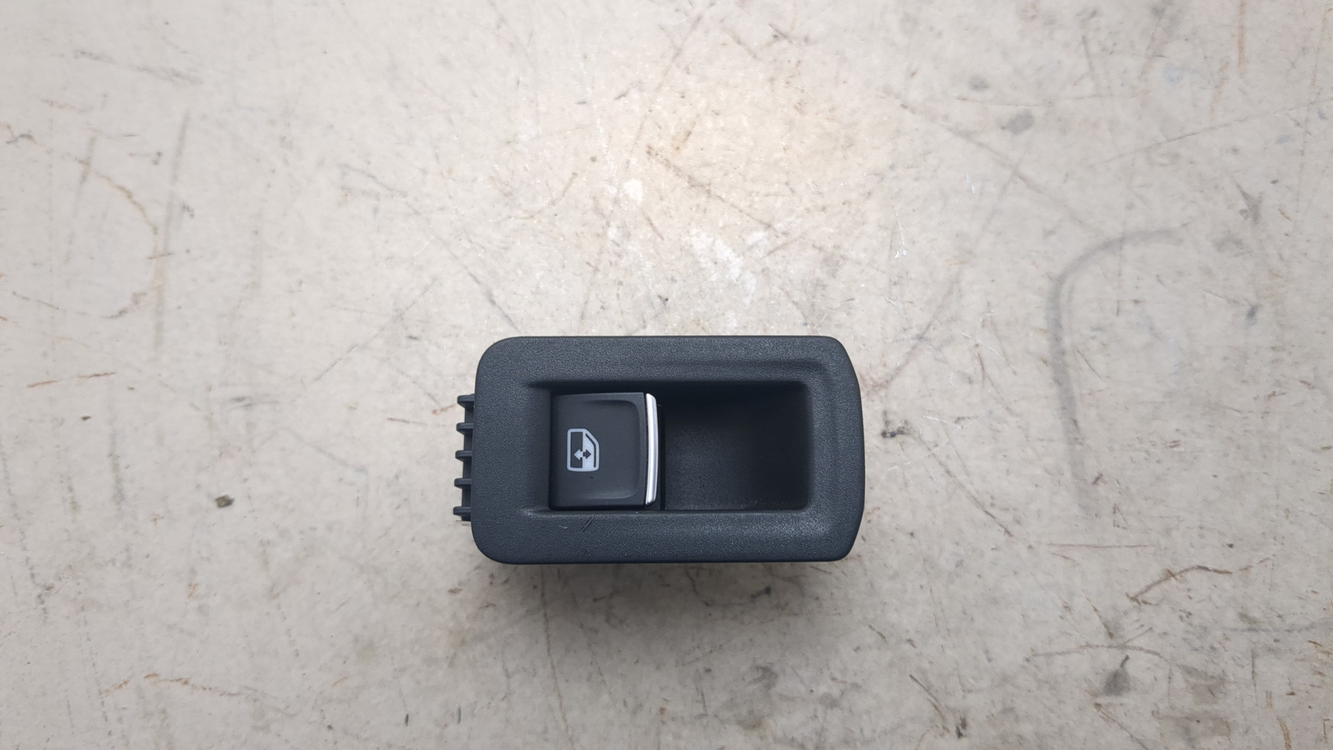 Кнопка стеклоподъемника