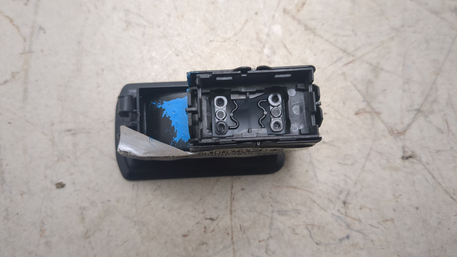 Кнопка стеклоподъемника