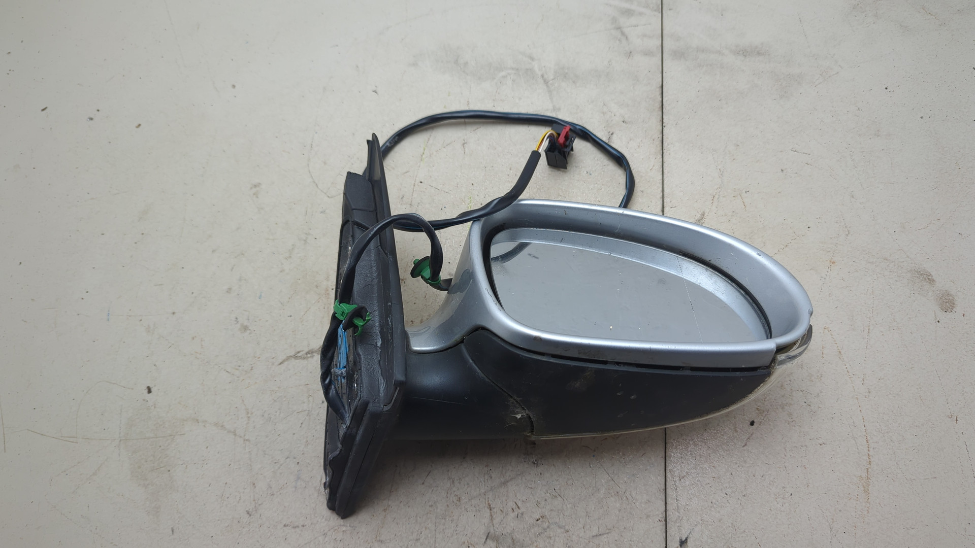 Зеркало правое электрическое