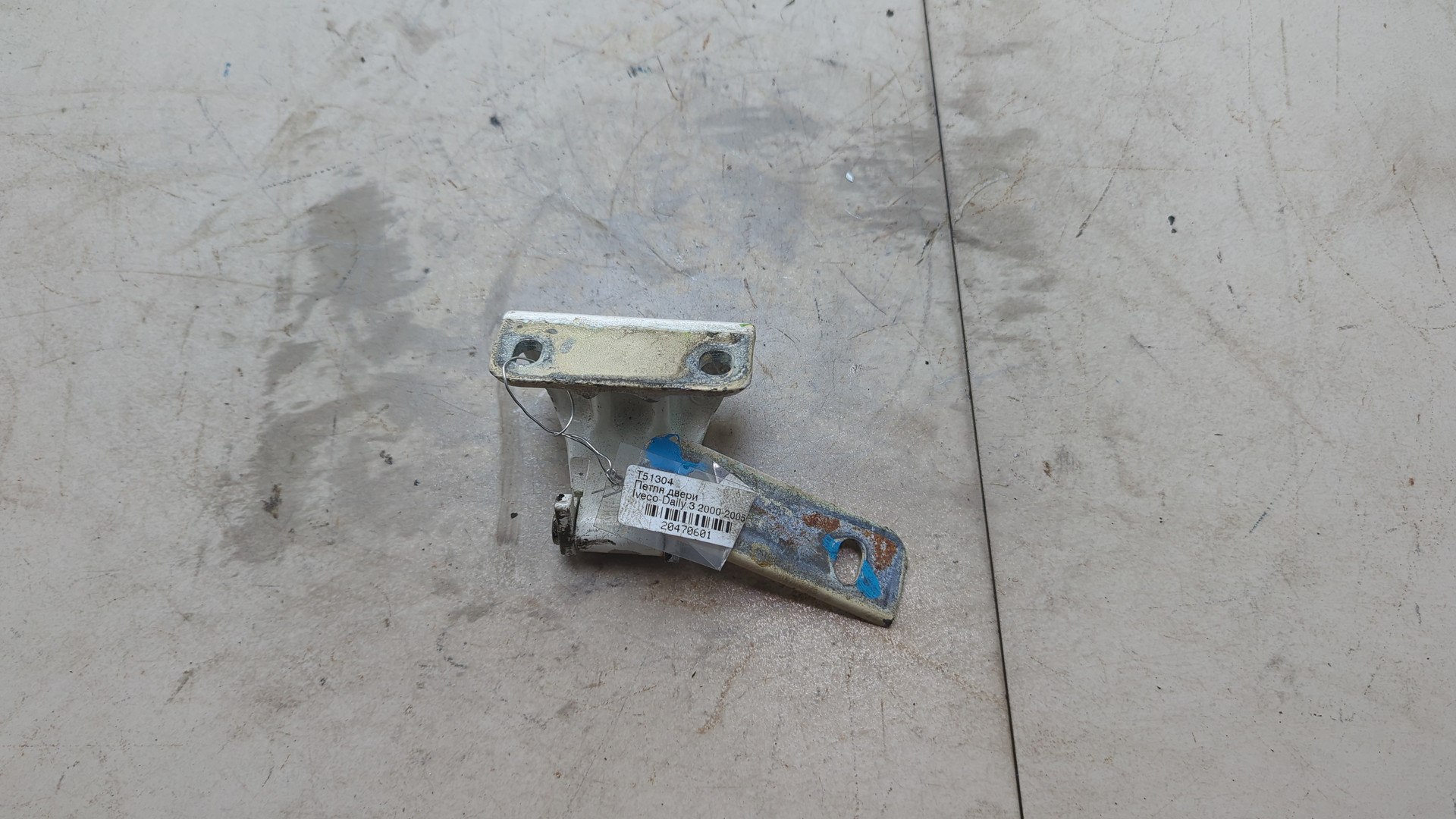 Петля двери