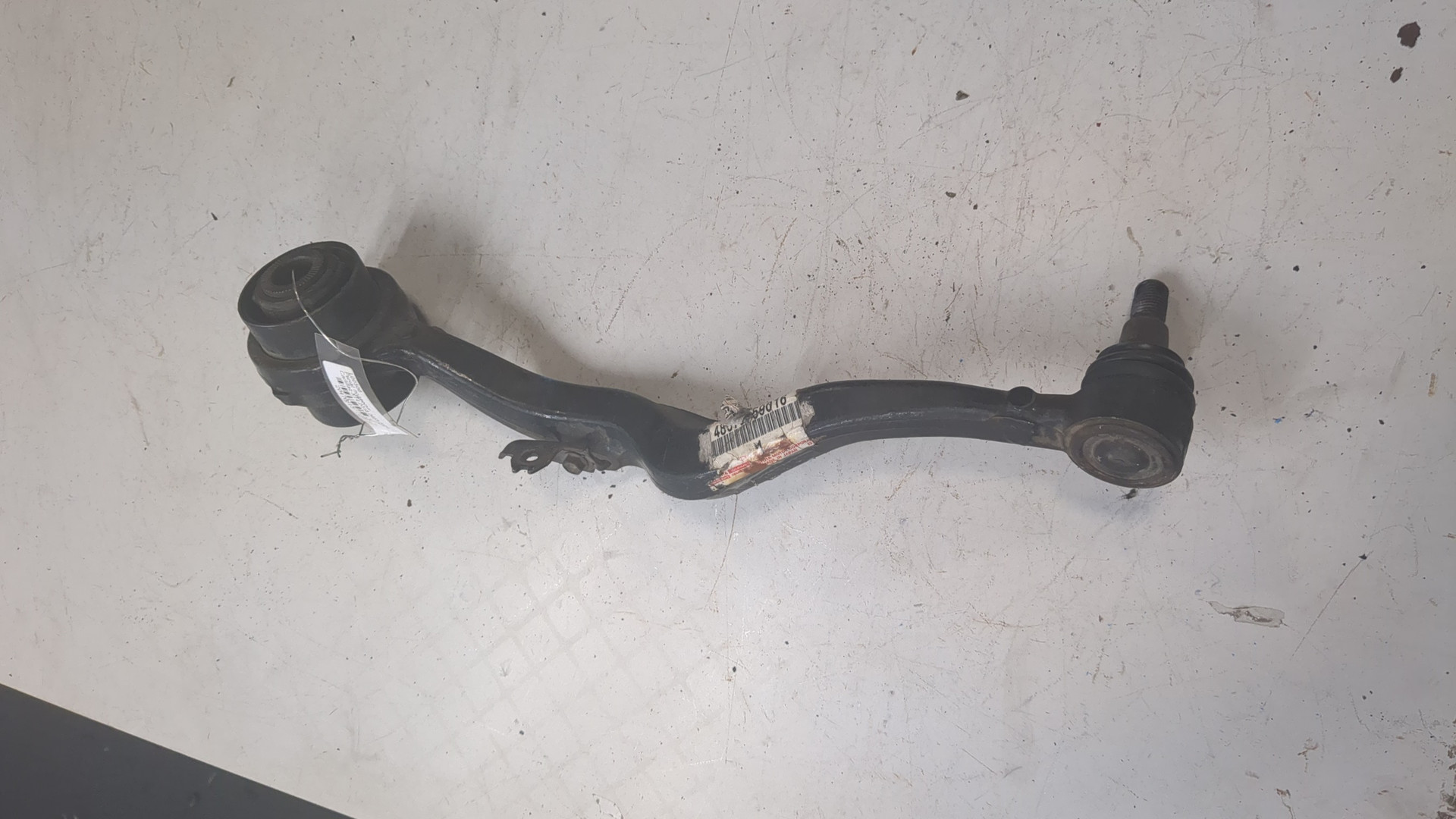 Рычаг передний левый