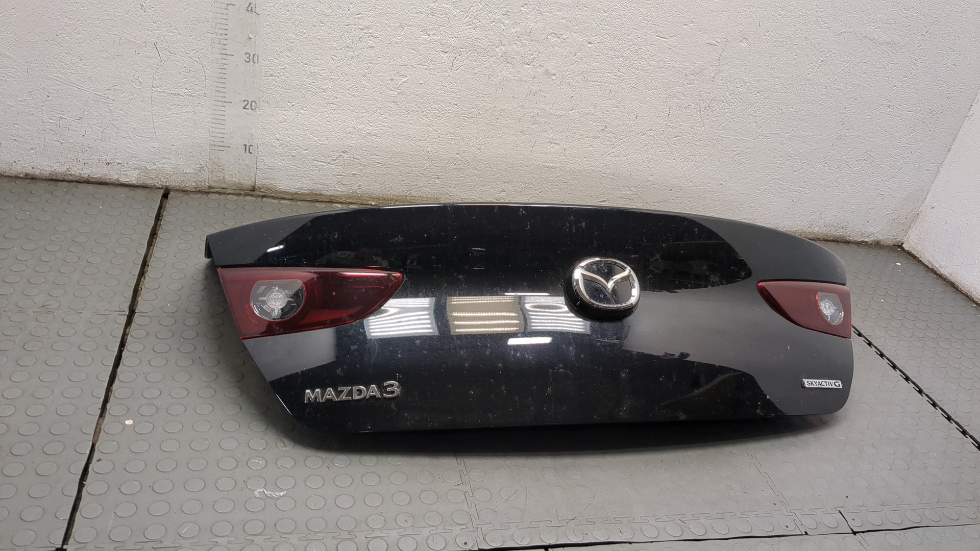 Дверь багажника