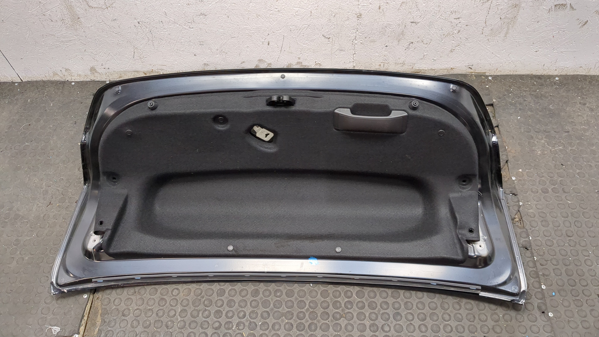 Дверь багажника
