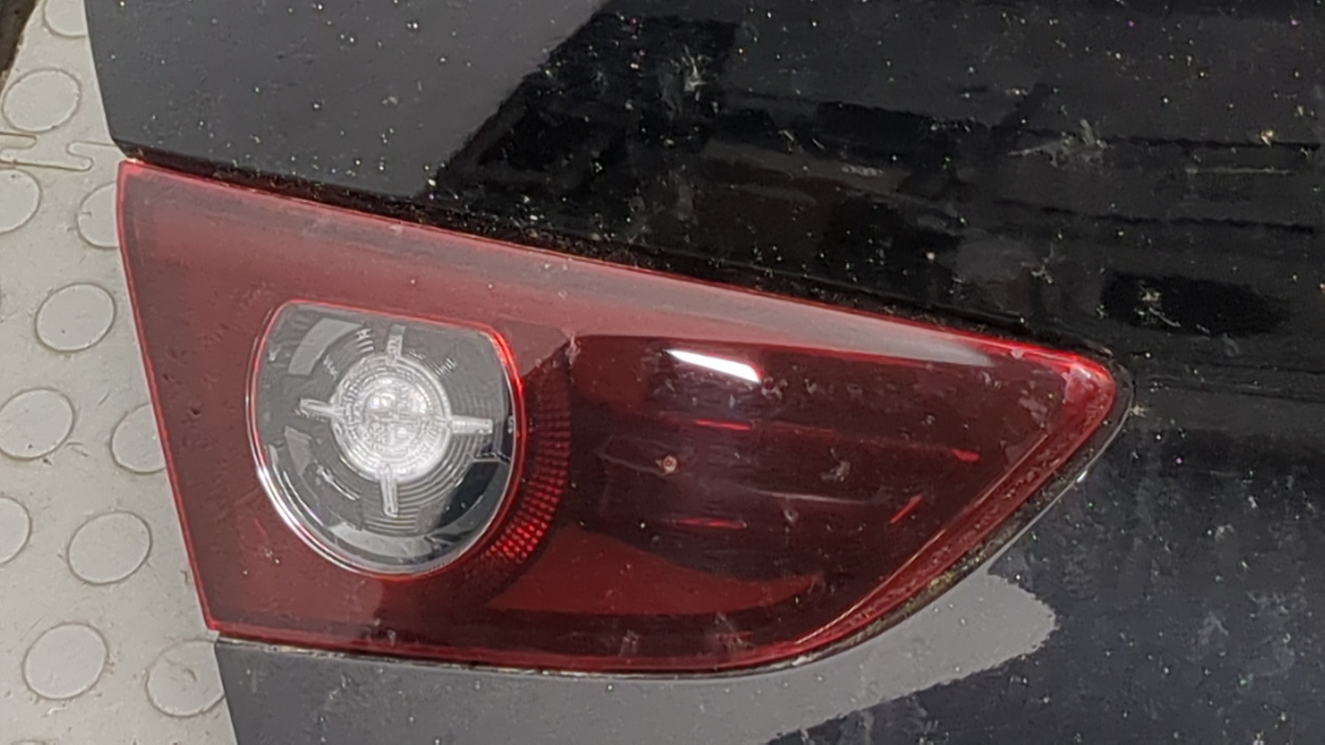 Дверь багажника