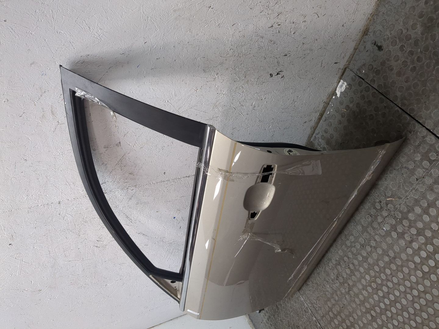 Дверь передняя левая