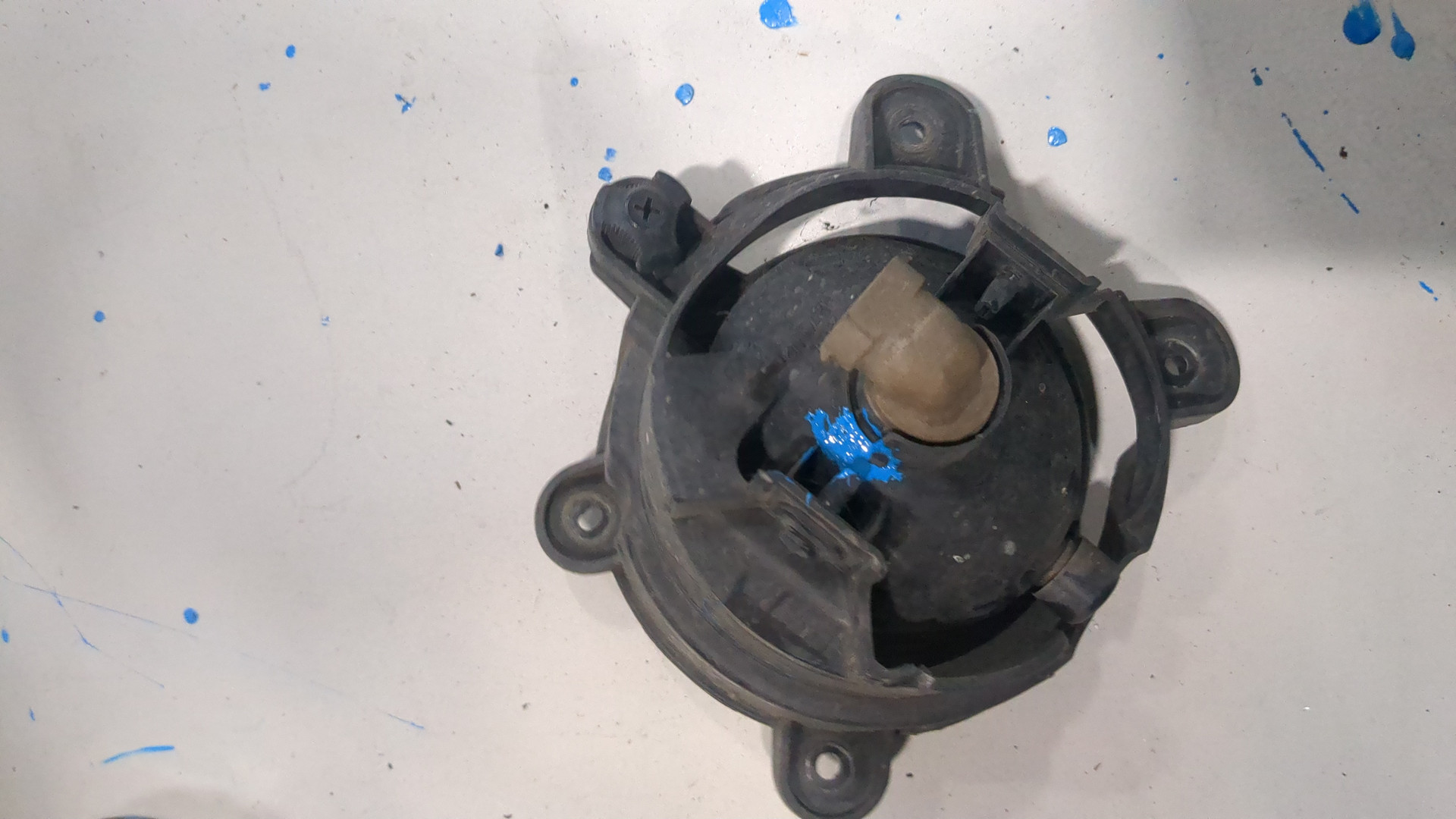 Фара противотуманная левая