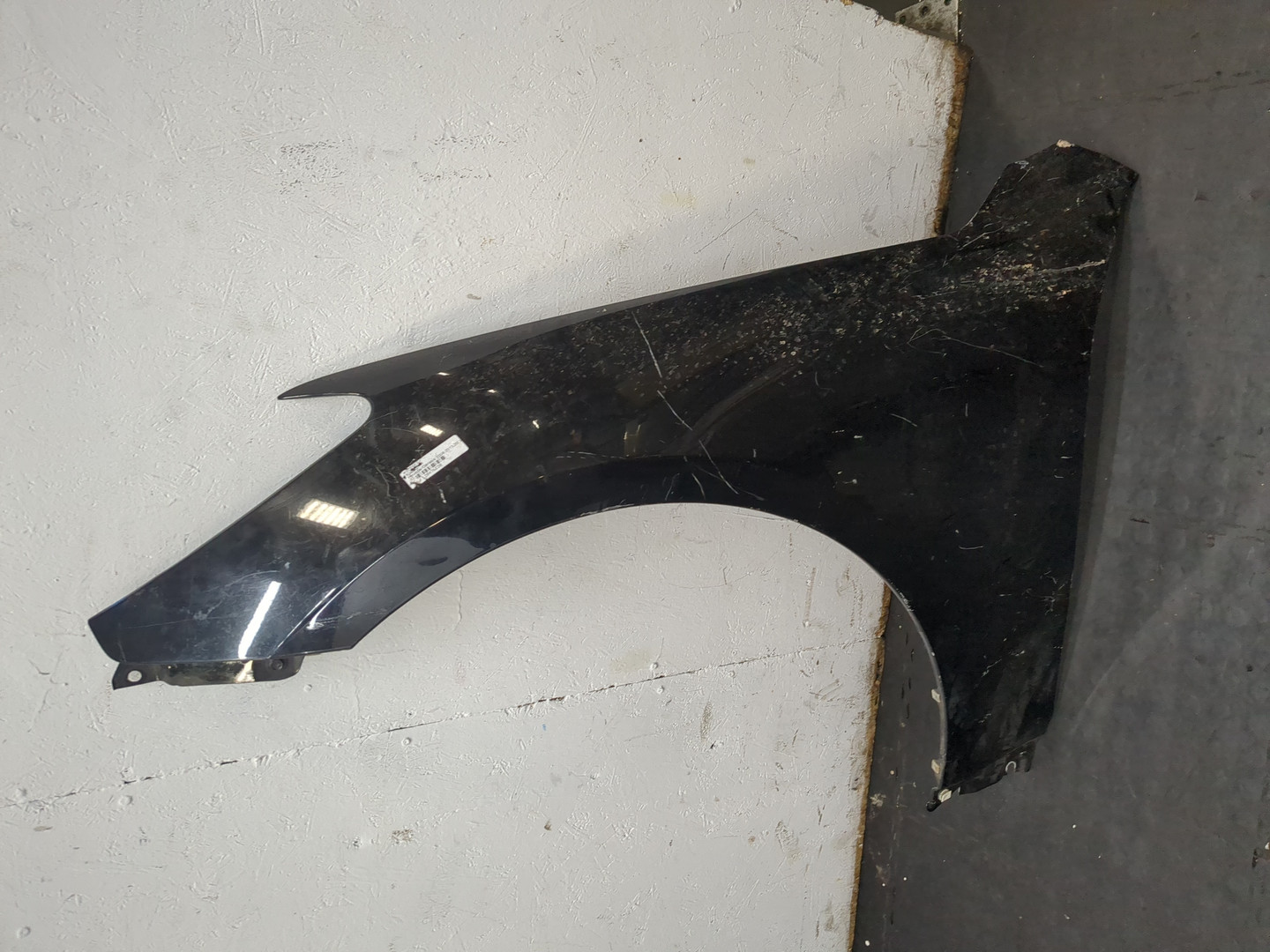 Крыло переднее левое