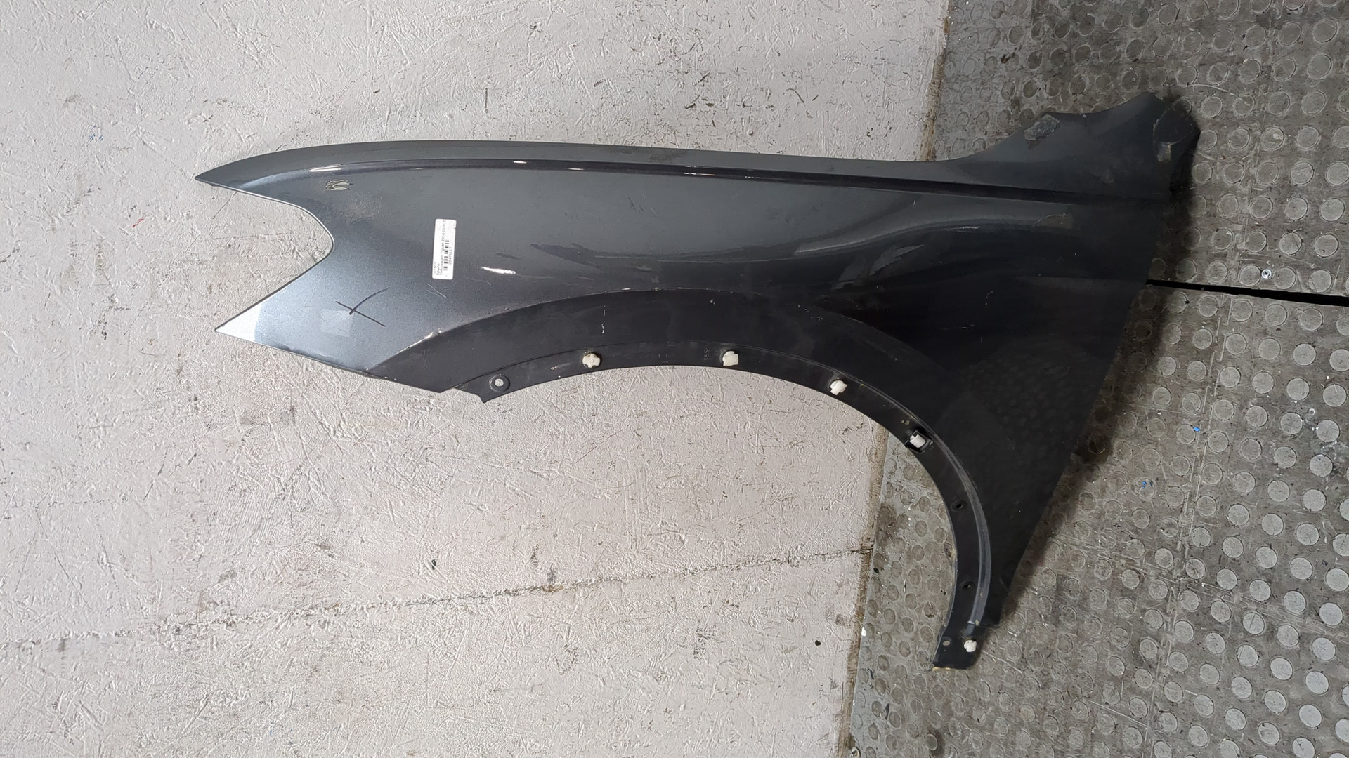 Крыло переднее левое