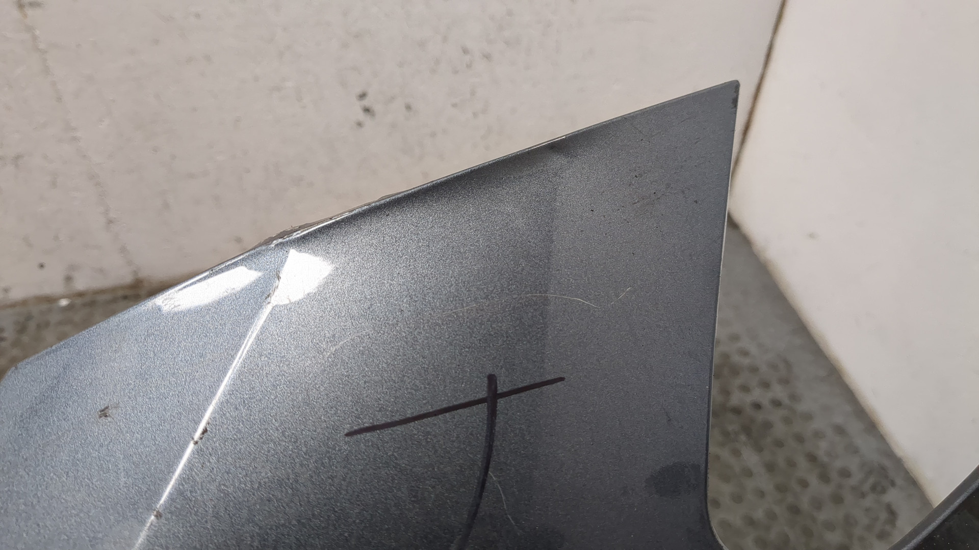 Крыло переднее левое