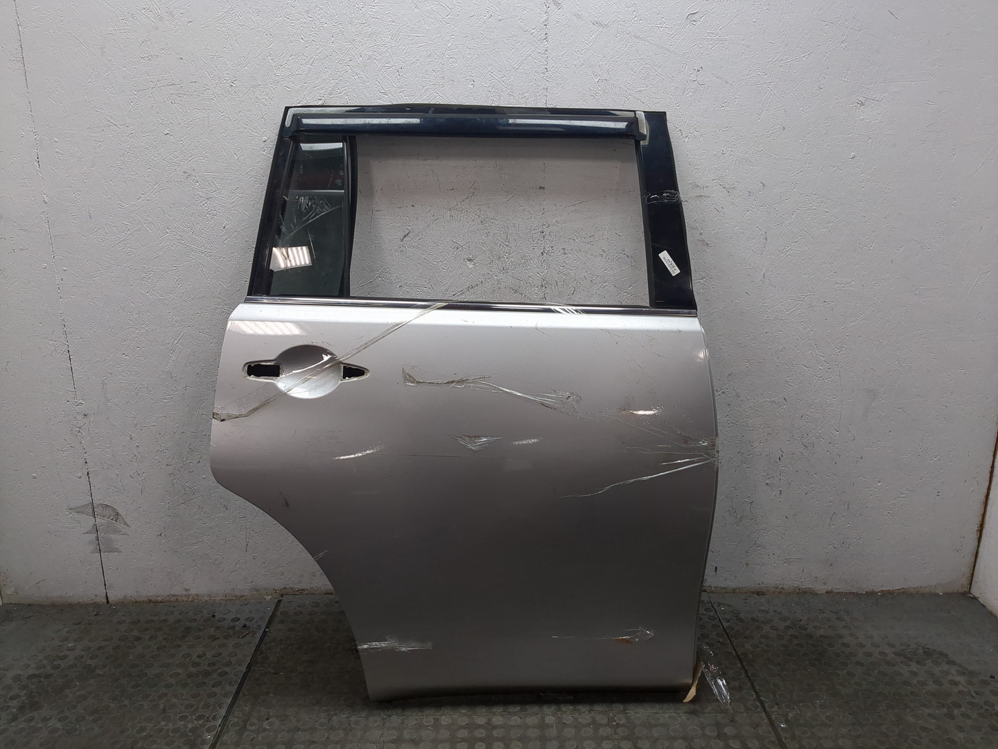 Дверь задняя правая