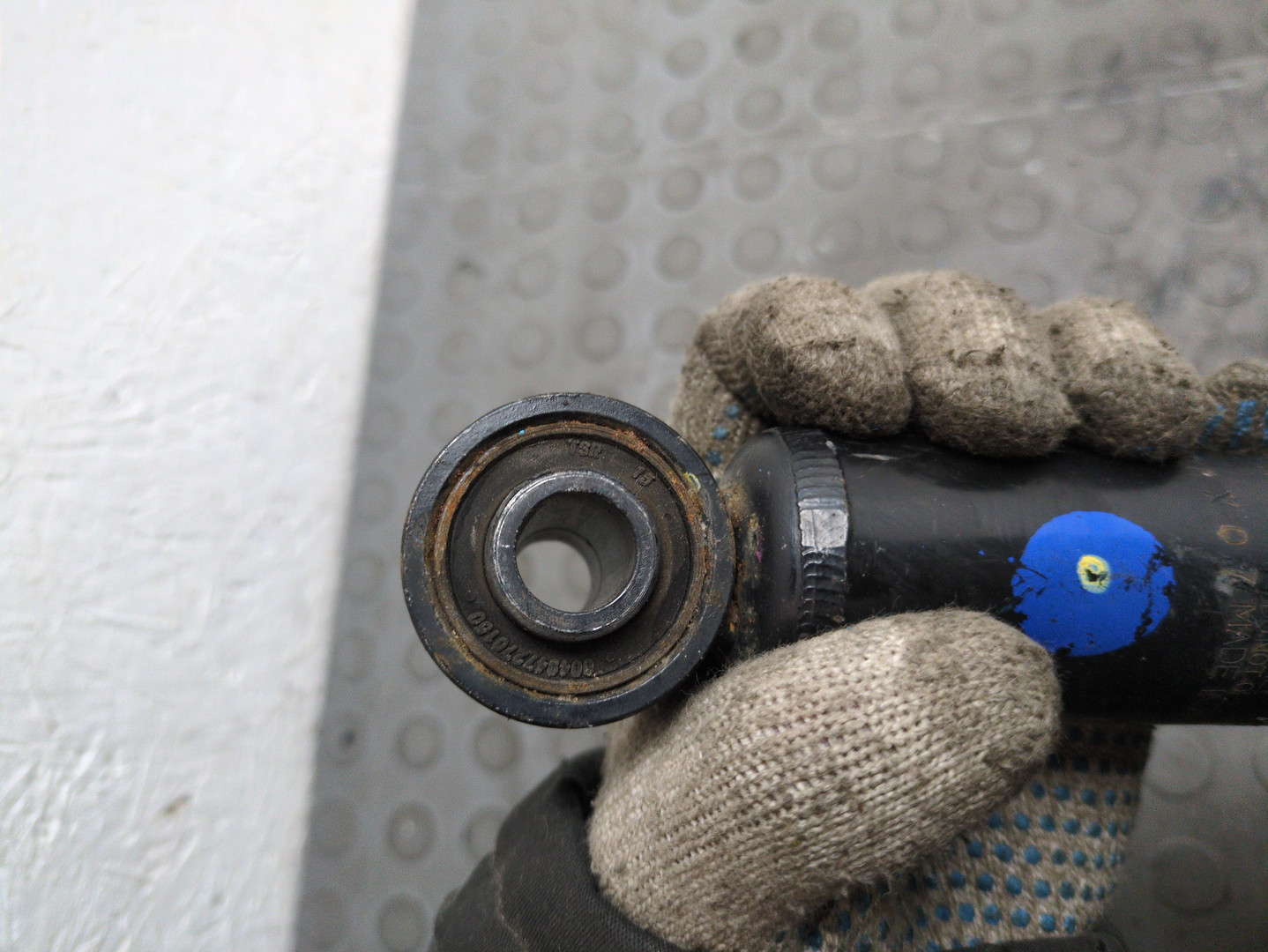 Амортизатор задний (стойка)