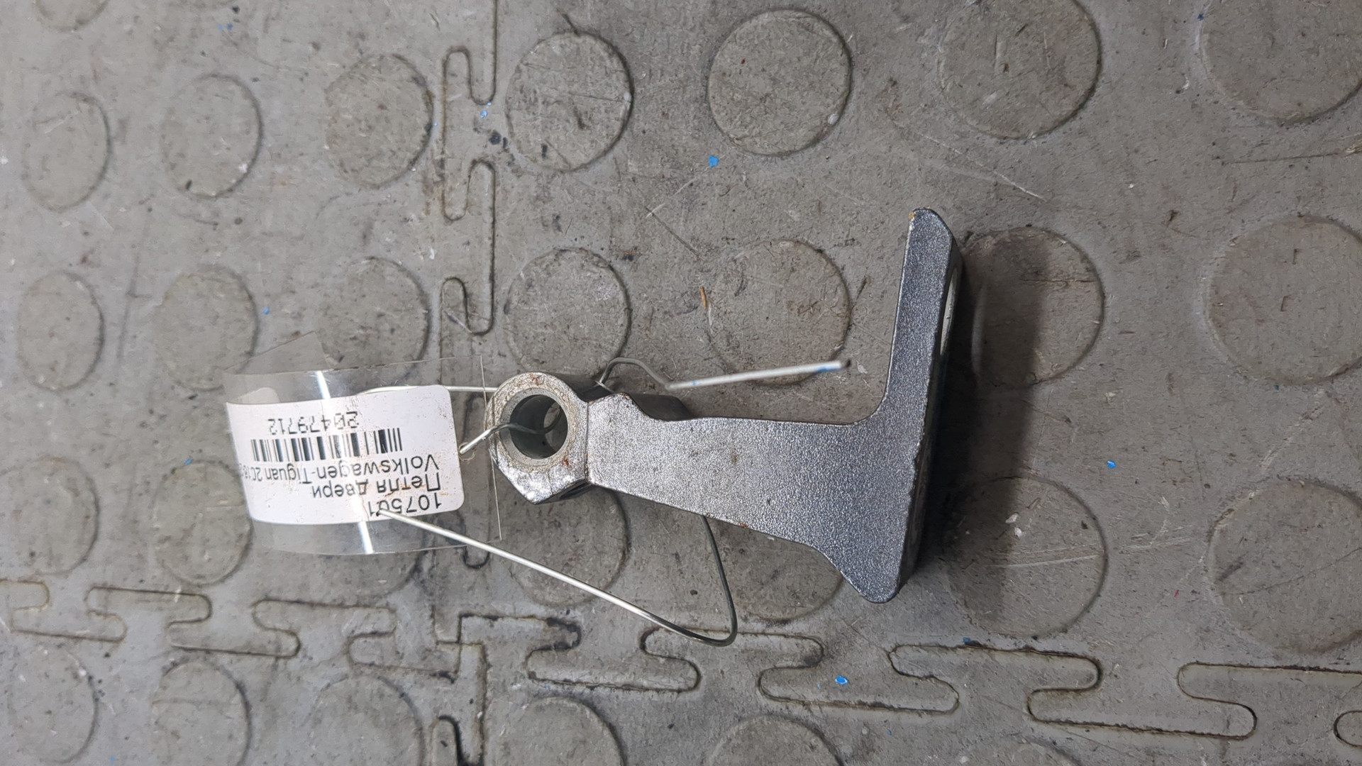 Петля двери