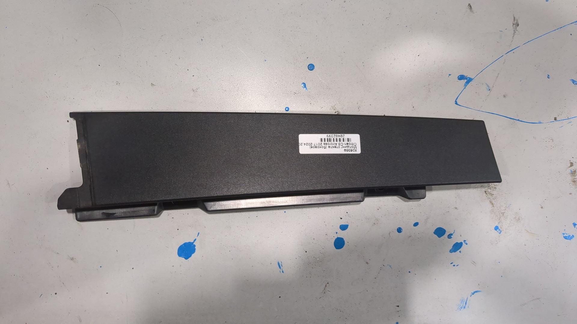 Накладка стекла заднего левого