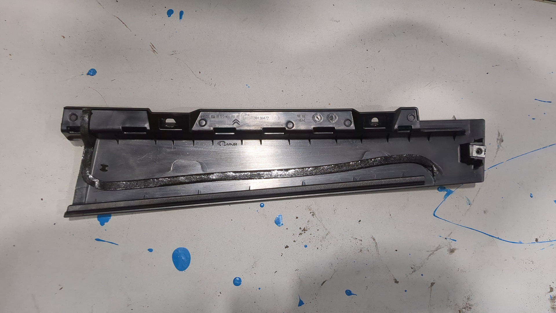 Накладка стекла заднего левого