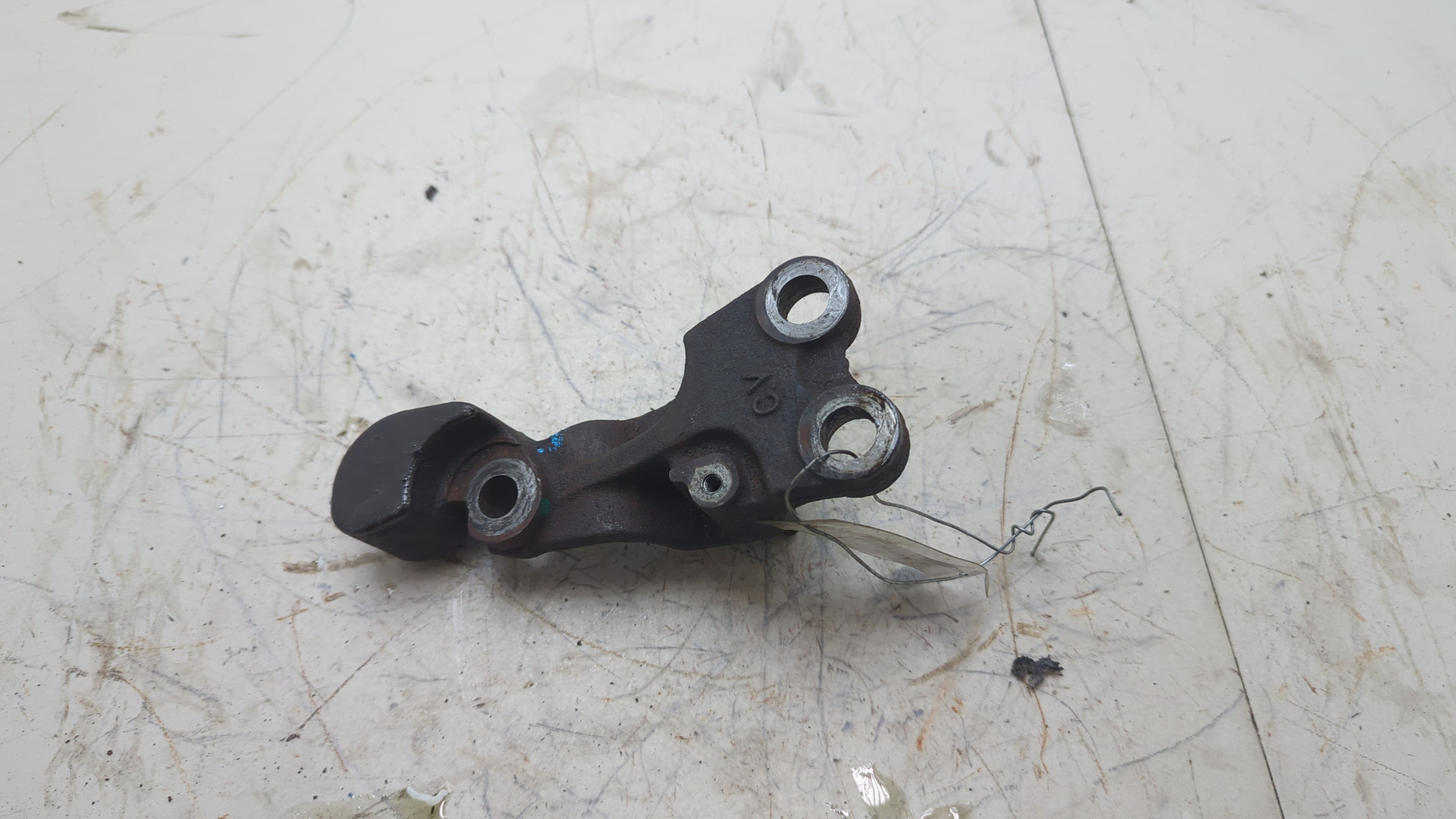 Кронштейн двигателя