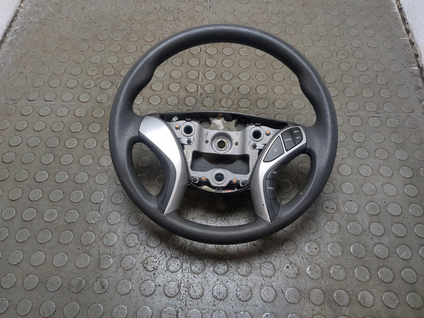 Рулевое колесо (руль)