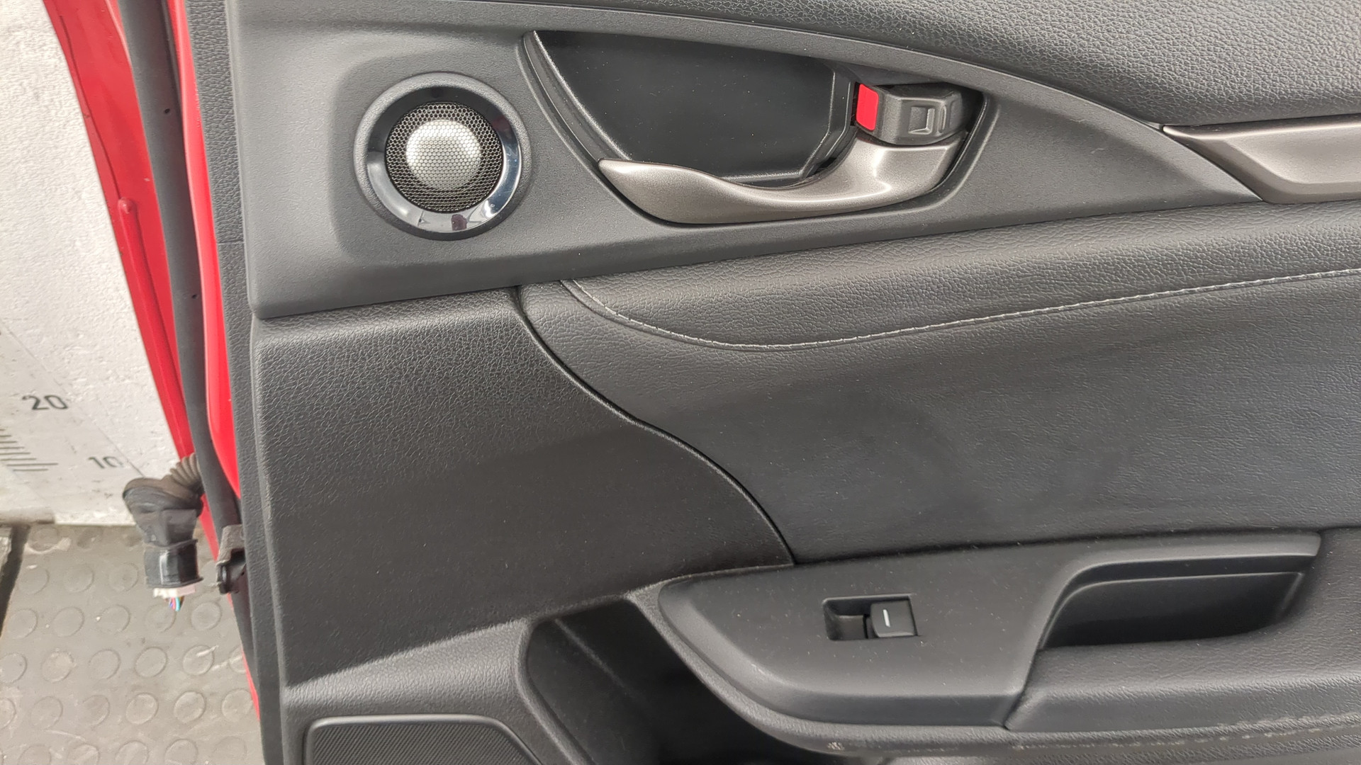 Дверь задняя правая