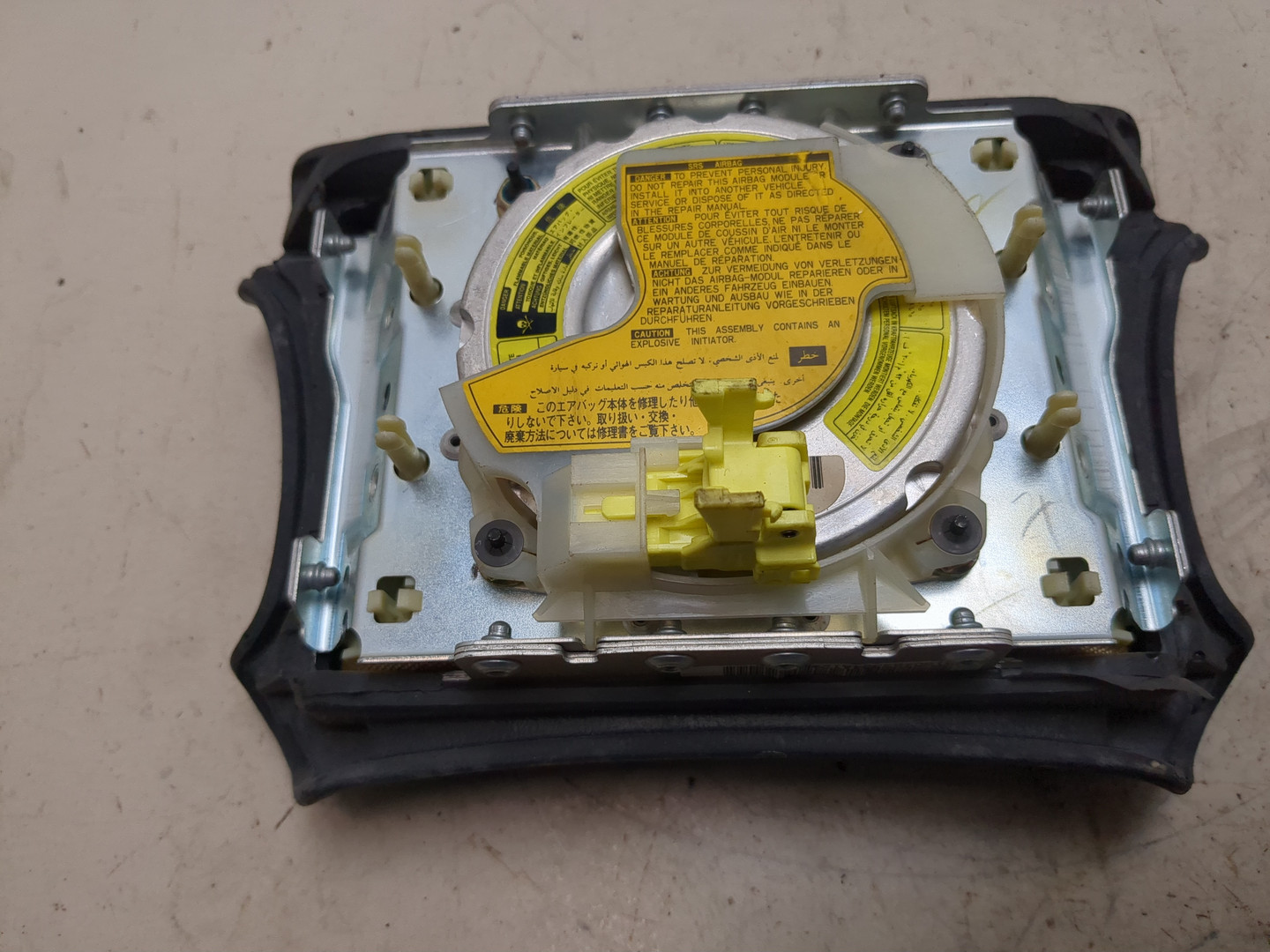 Подушка безопасности в рулевое колесо