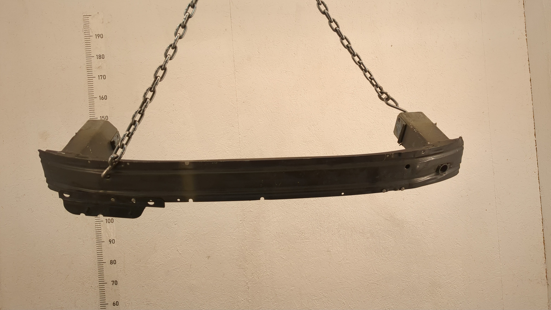 Усилитель переднего бампера