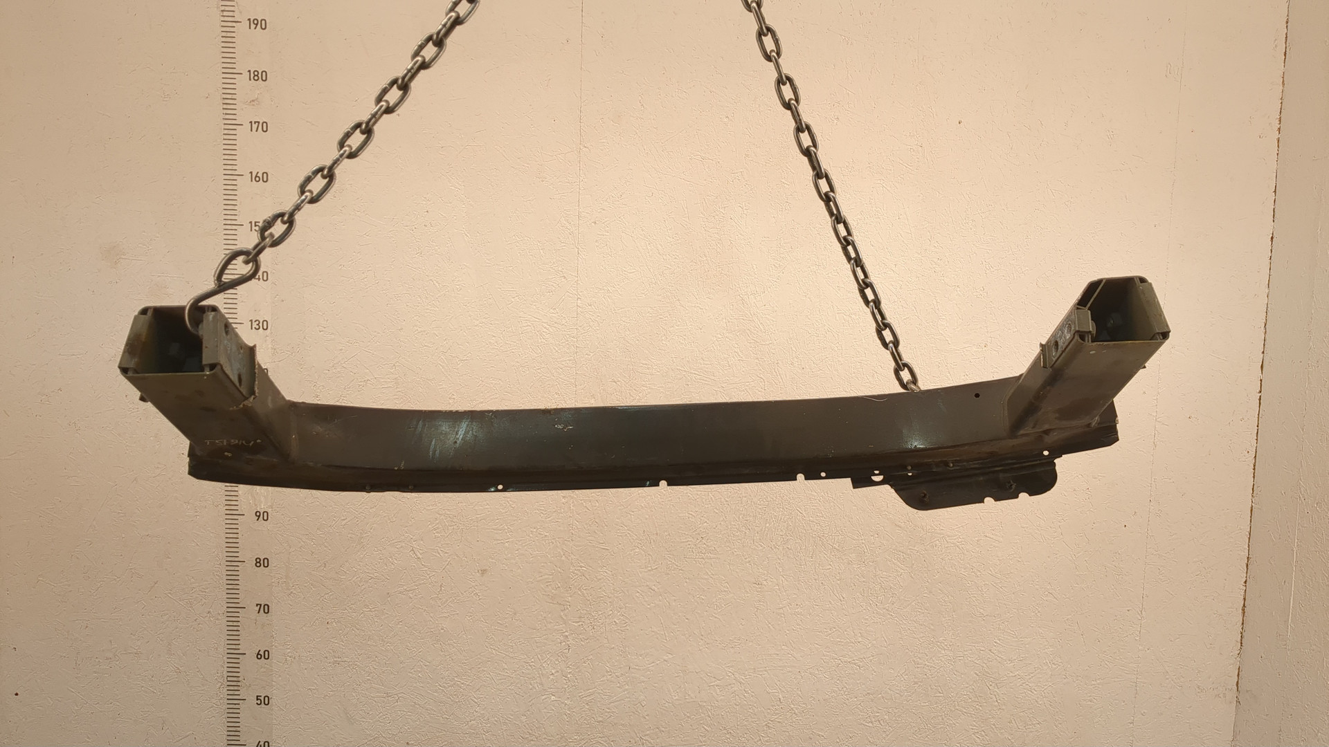 Усилитель переднего бампера