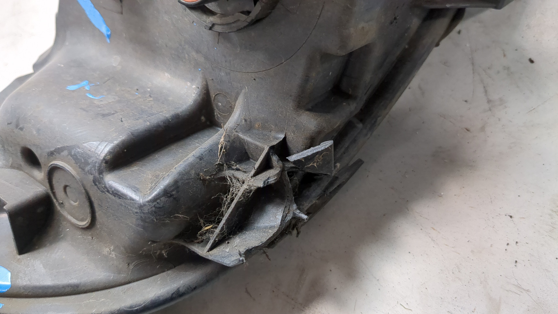 Фара противотуманная левая