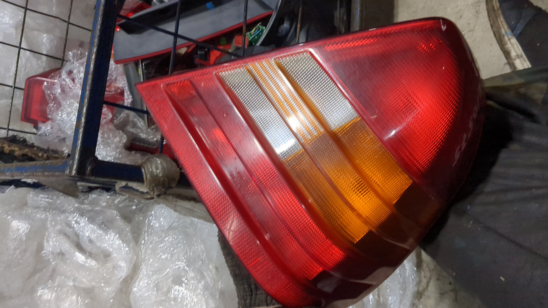 Фонарь задний правый