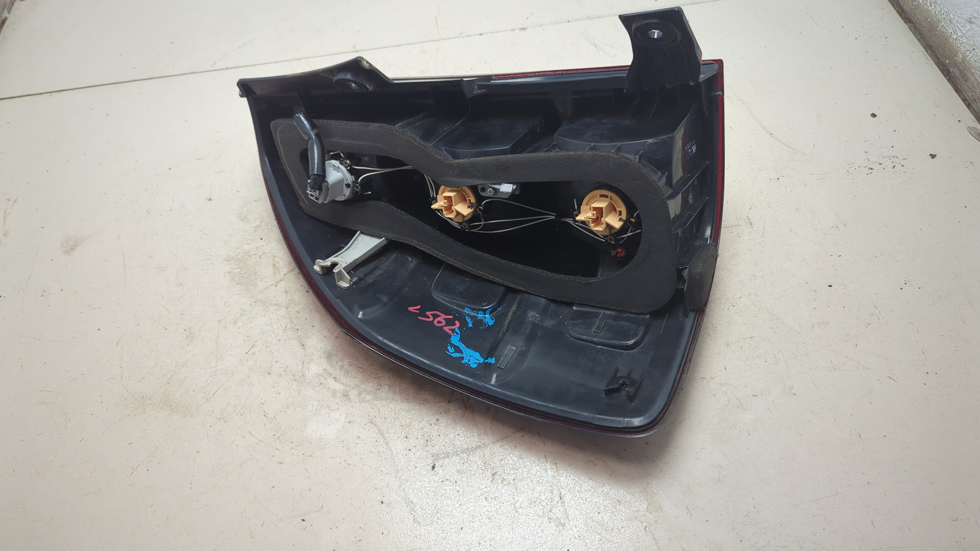 Фонарь задний правый