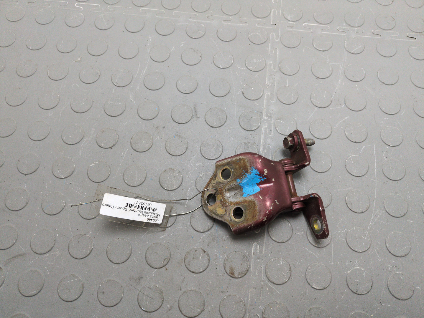 Петля двери