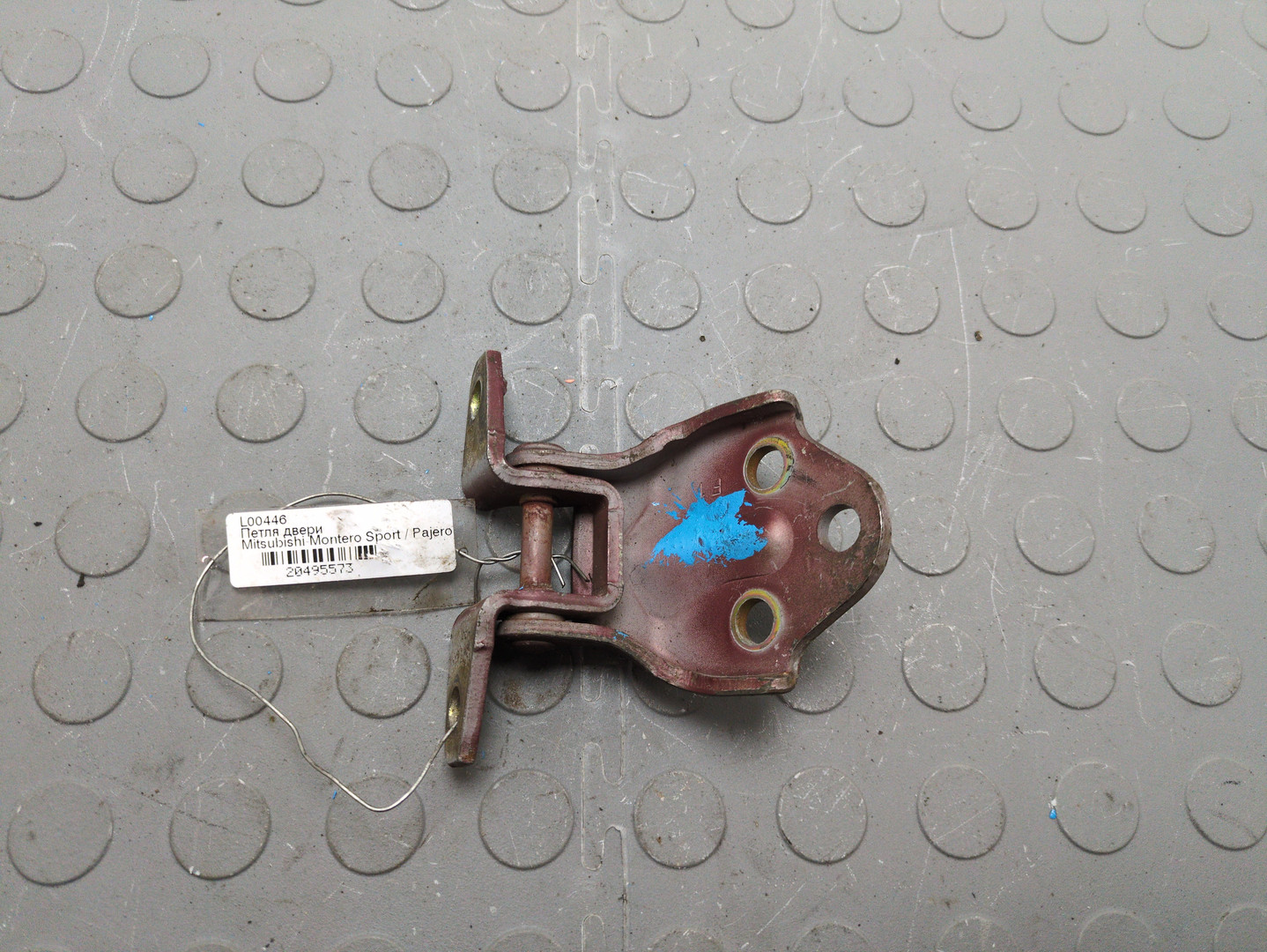 Петля двери