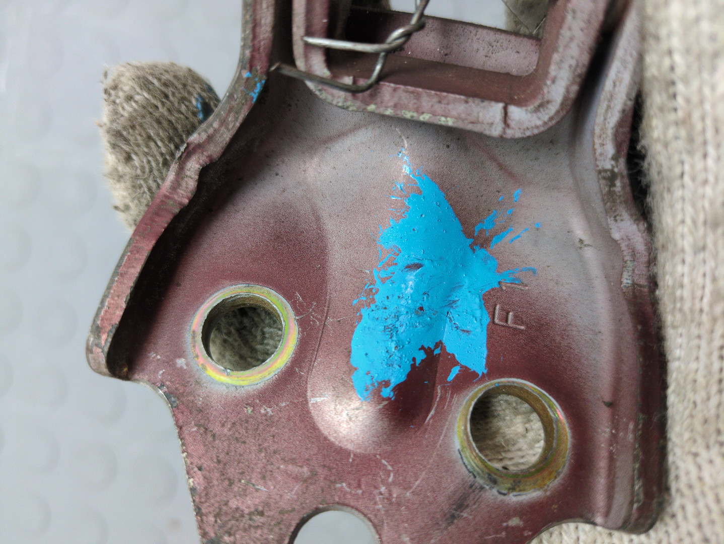 Петля двери