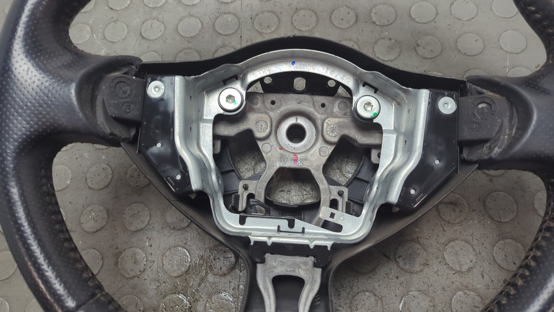 Рулевое колесо (руль)