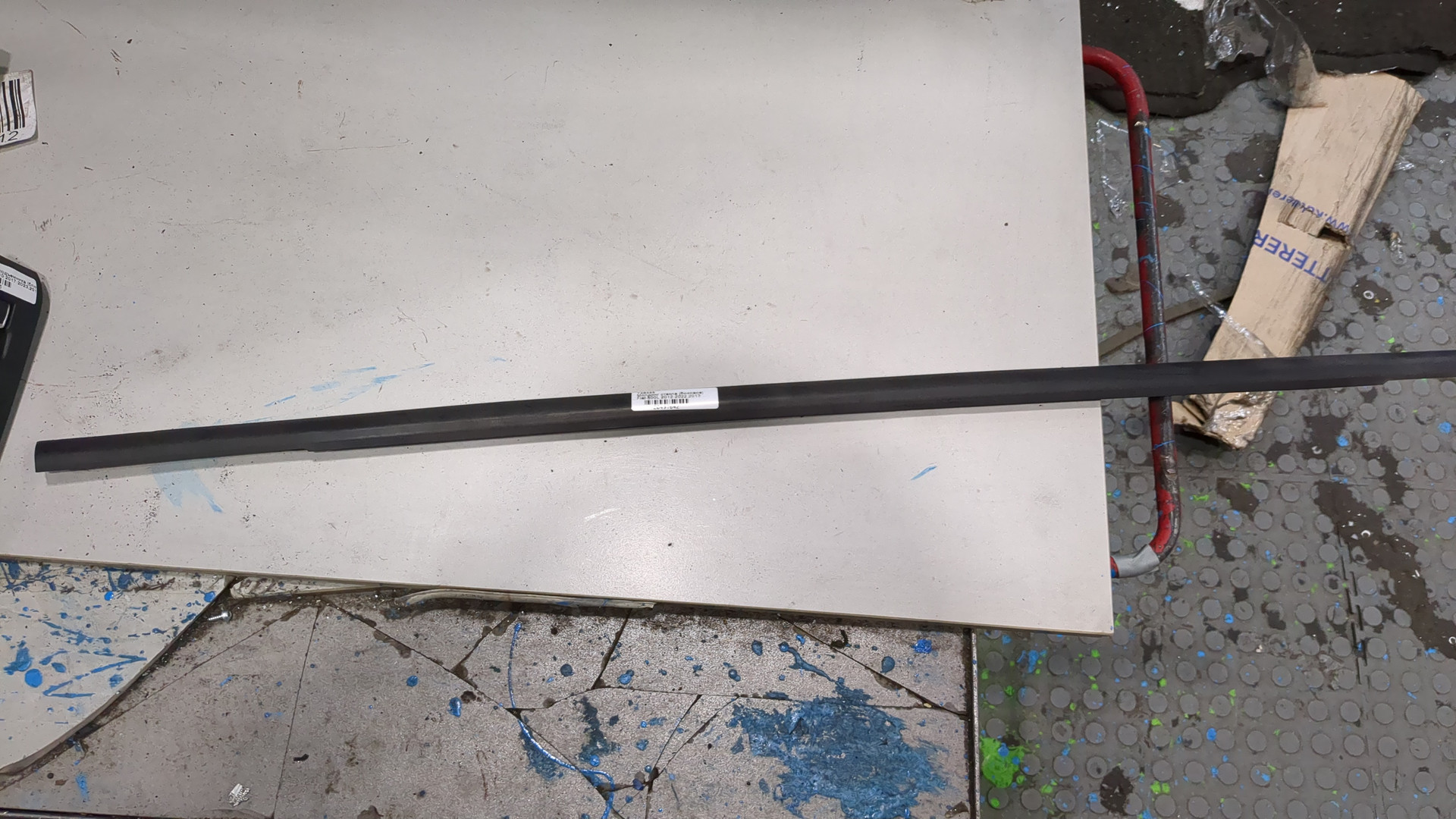 Накладка стекла заднего левого