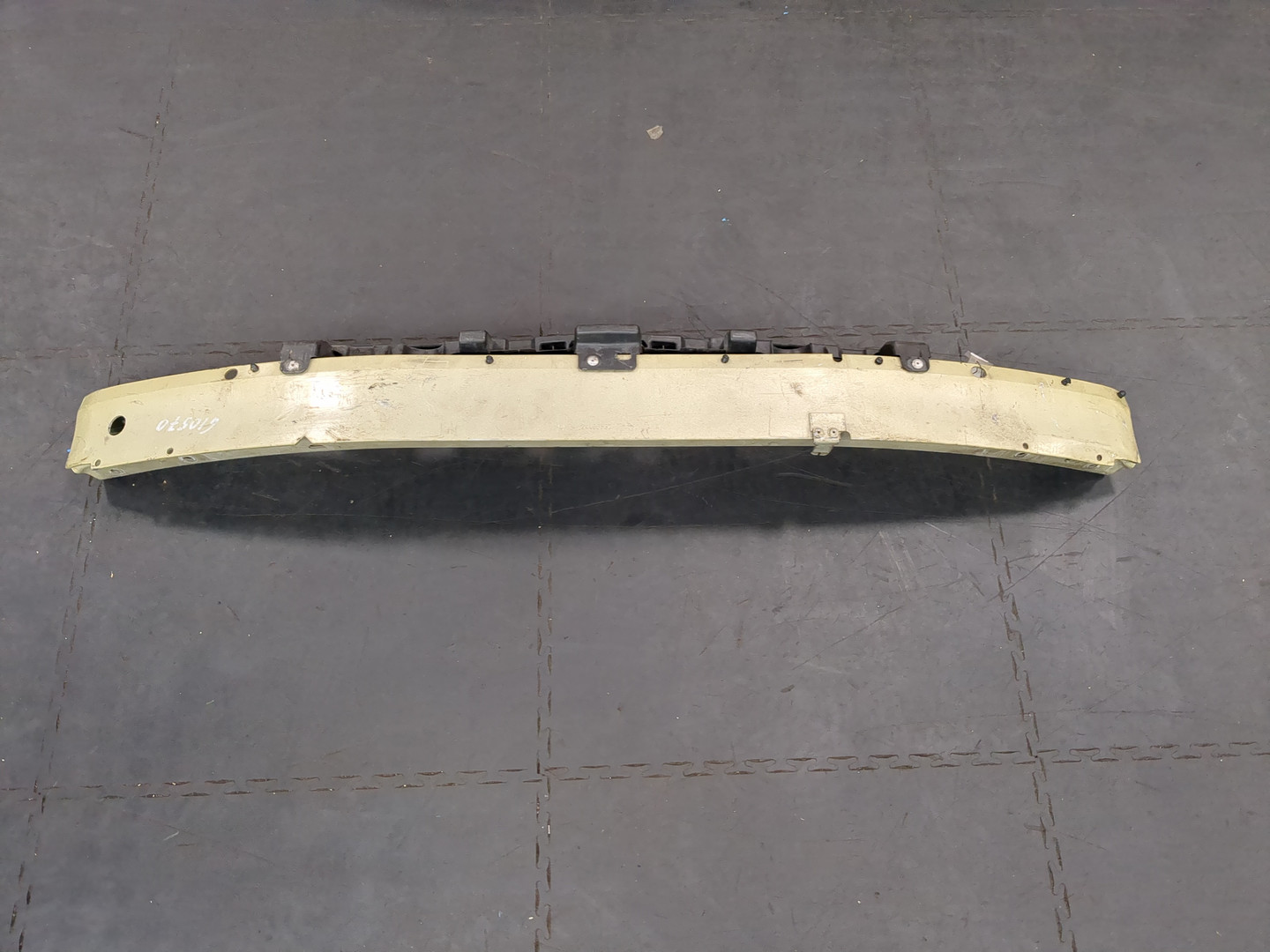 Усилитель переднего бампера