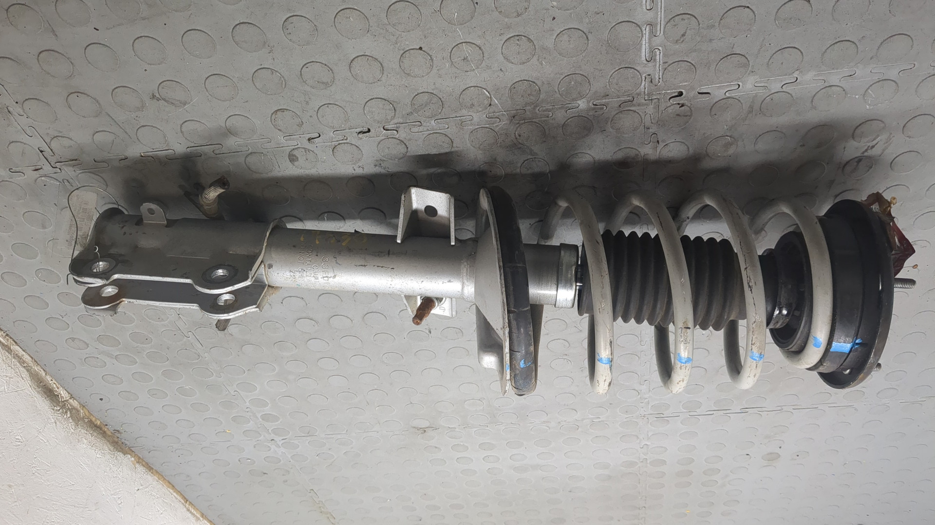 Амортизатор передний