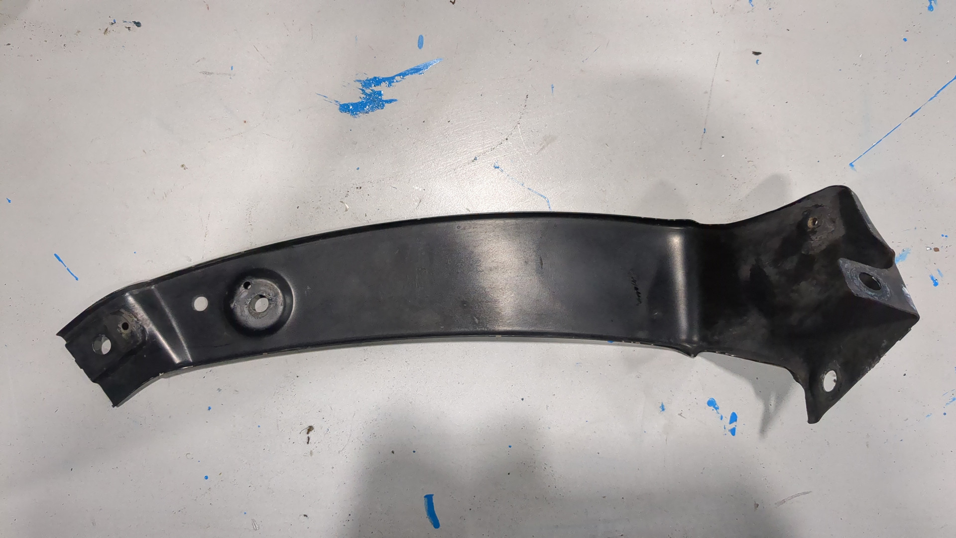 Кронштейн фар правый