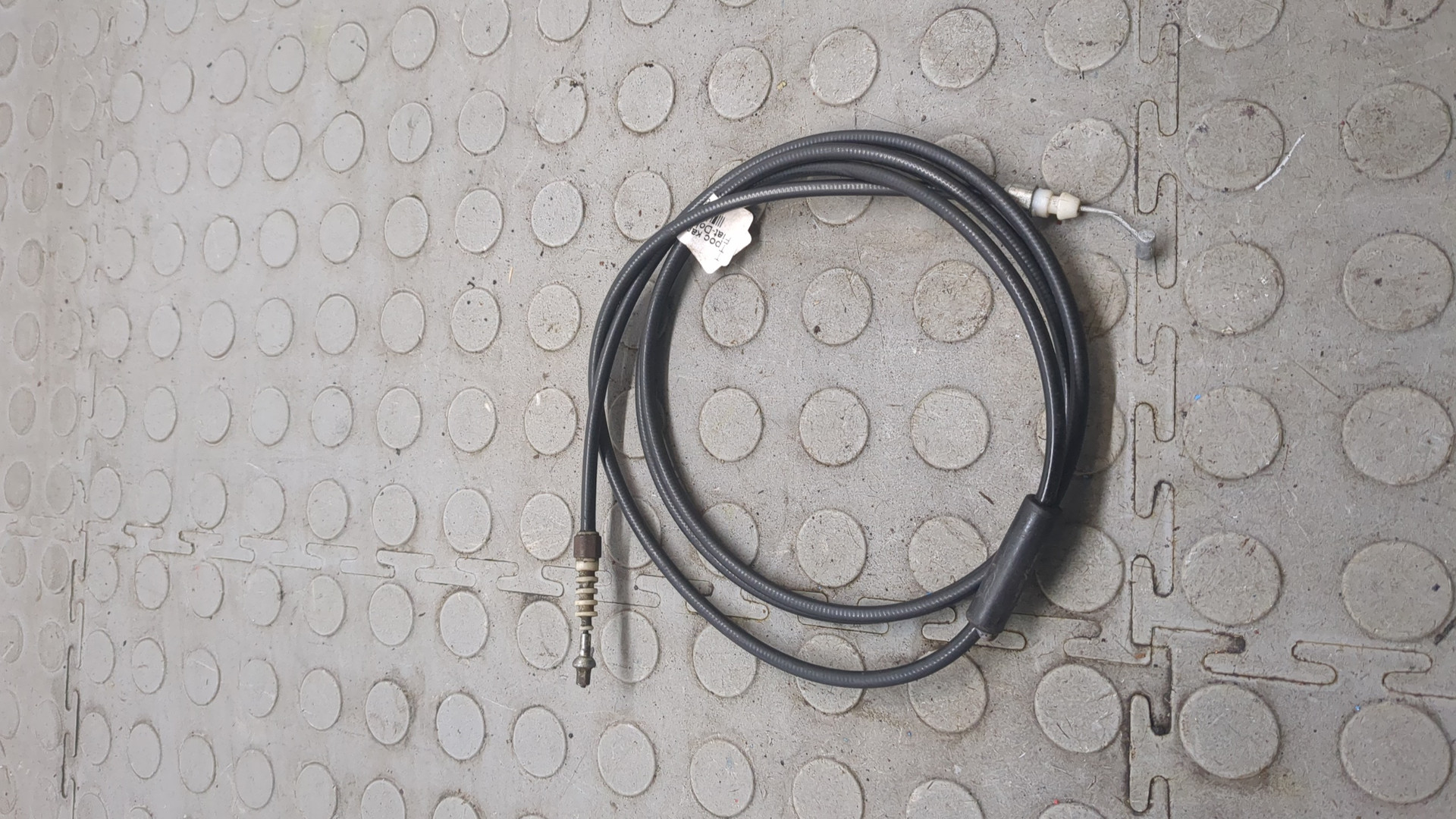 Трос открывания капота