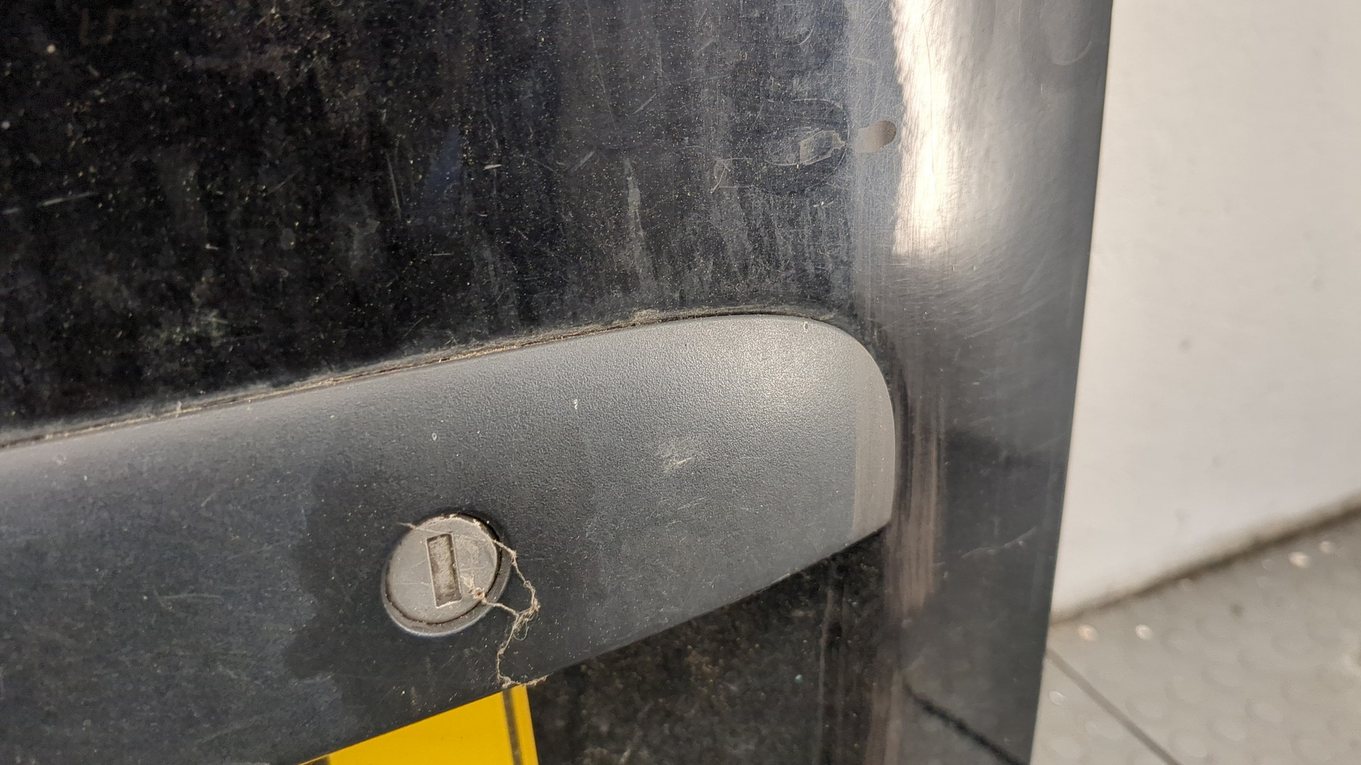 Дверь багажника левая