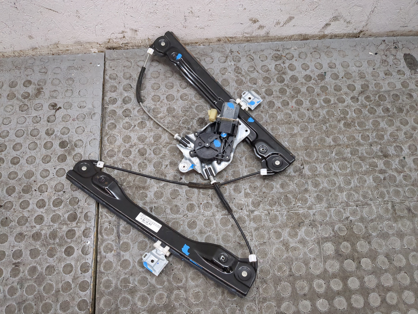 Стеклоподъемник электр. передний правый